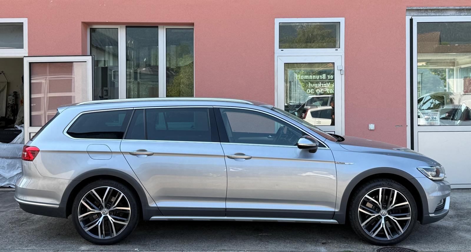 VW Passat Alltrack 2.0 TDI BMT 4Motion DSG-image-2