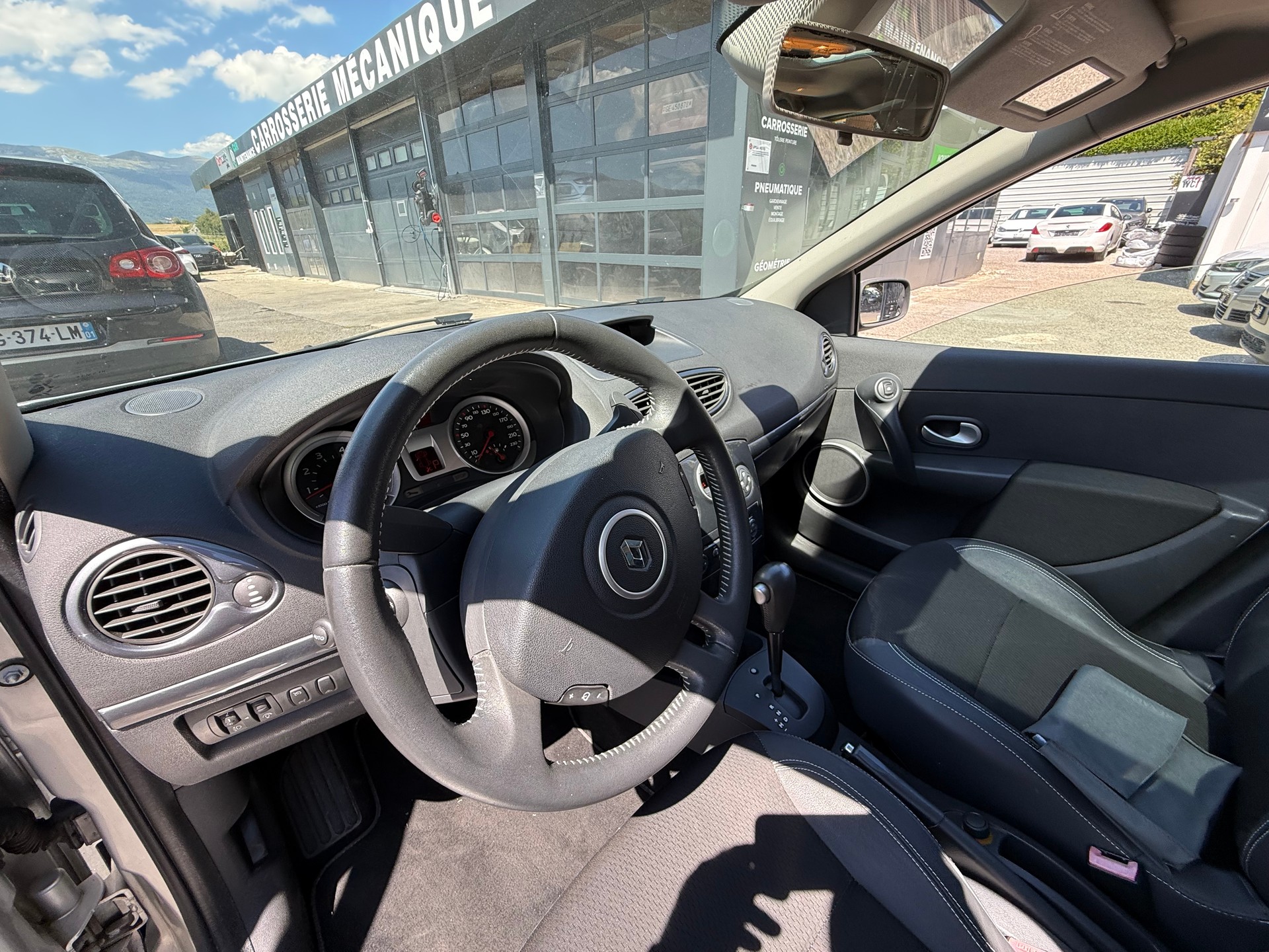 RENAULT Clio 1.6 16V Privilège-image-11