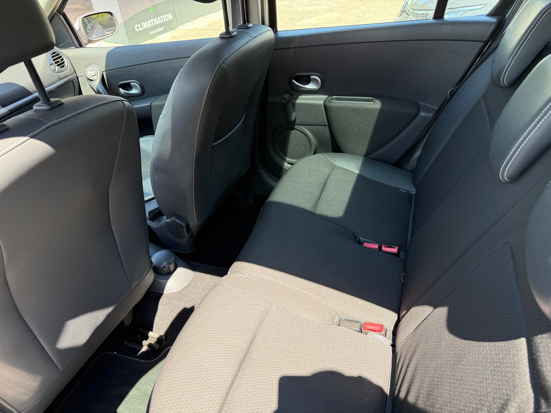 RENAULT Clio 1.6 16V Privilège-image-8