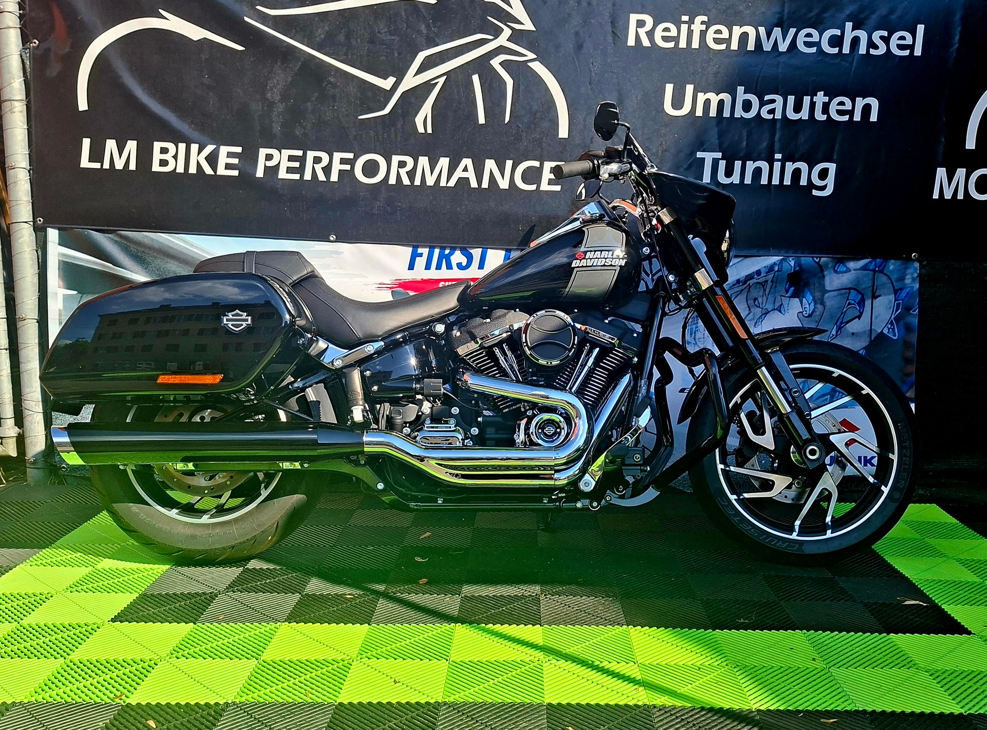 HARLEY-DAVIDSON FLSB Sport Glide 107