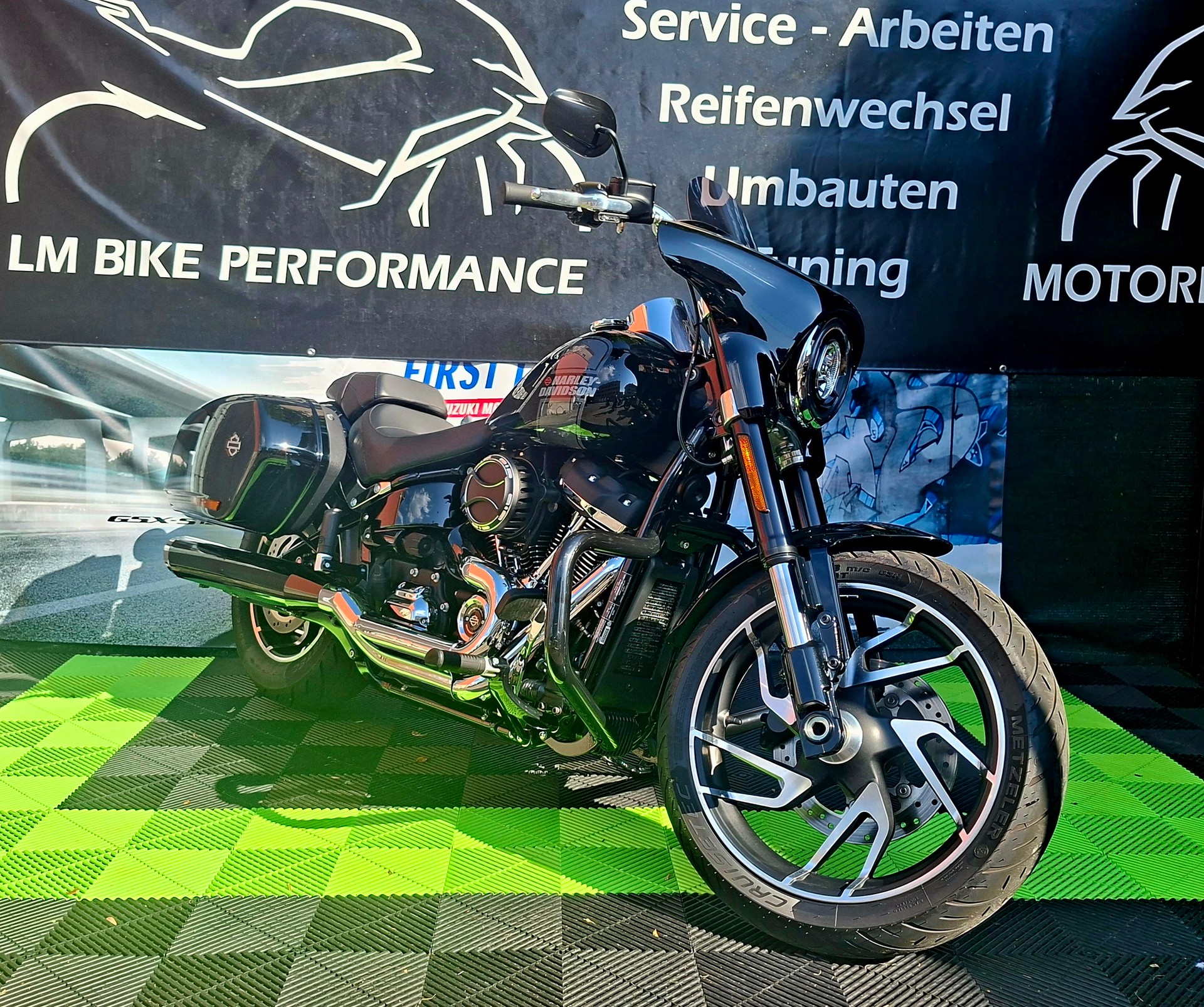 HARLEY-DAVIDSON FLSB Sport Glide 107-showroom-element-1
