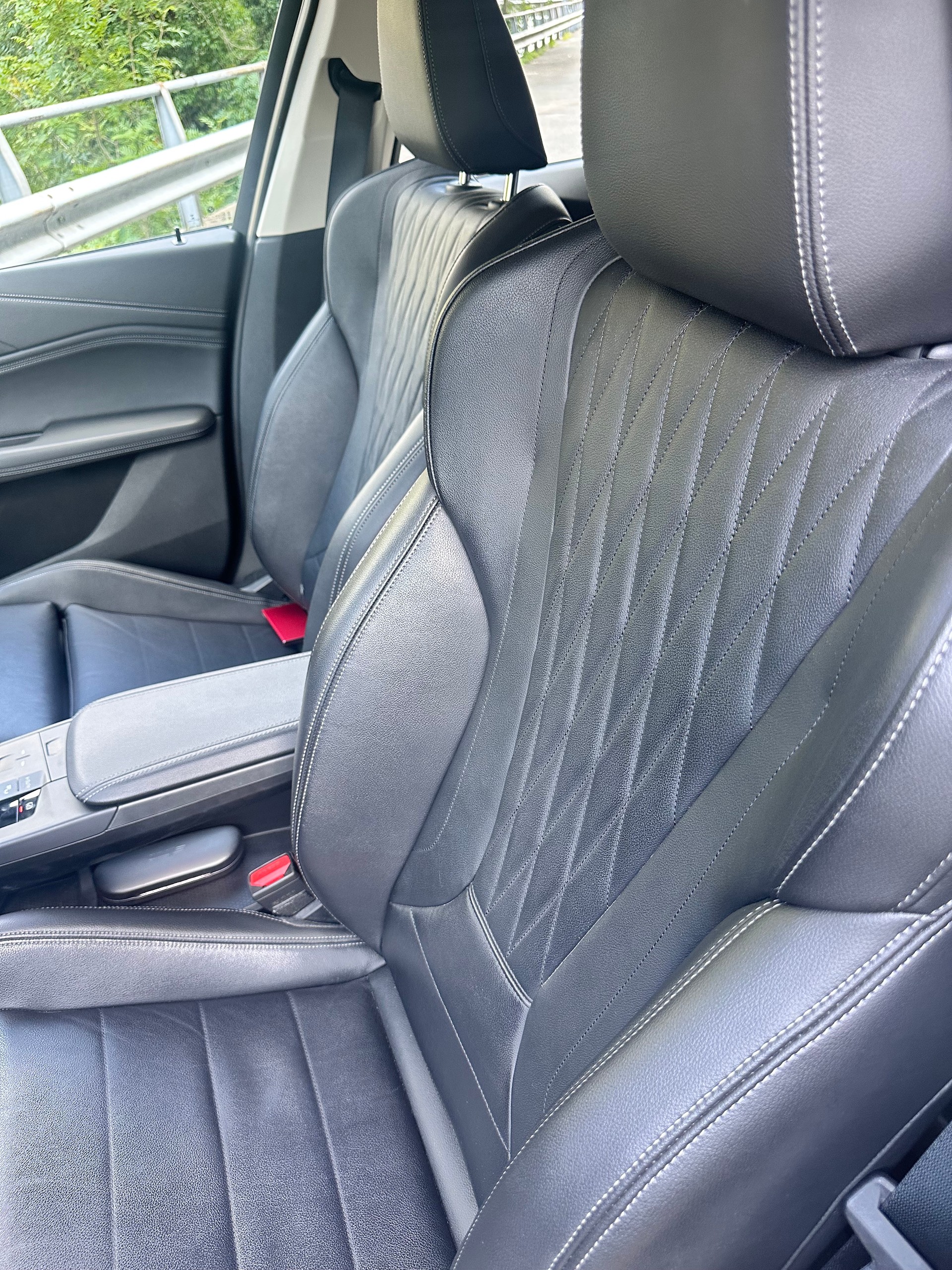 BMW 218d-image-5