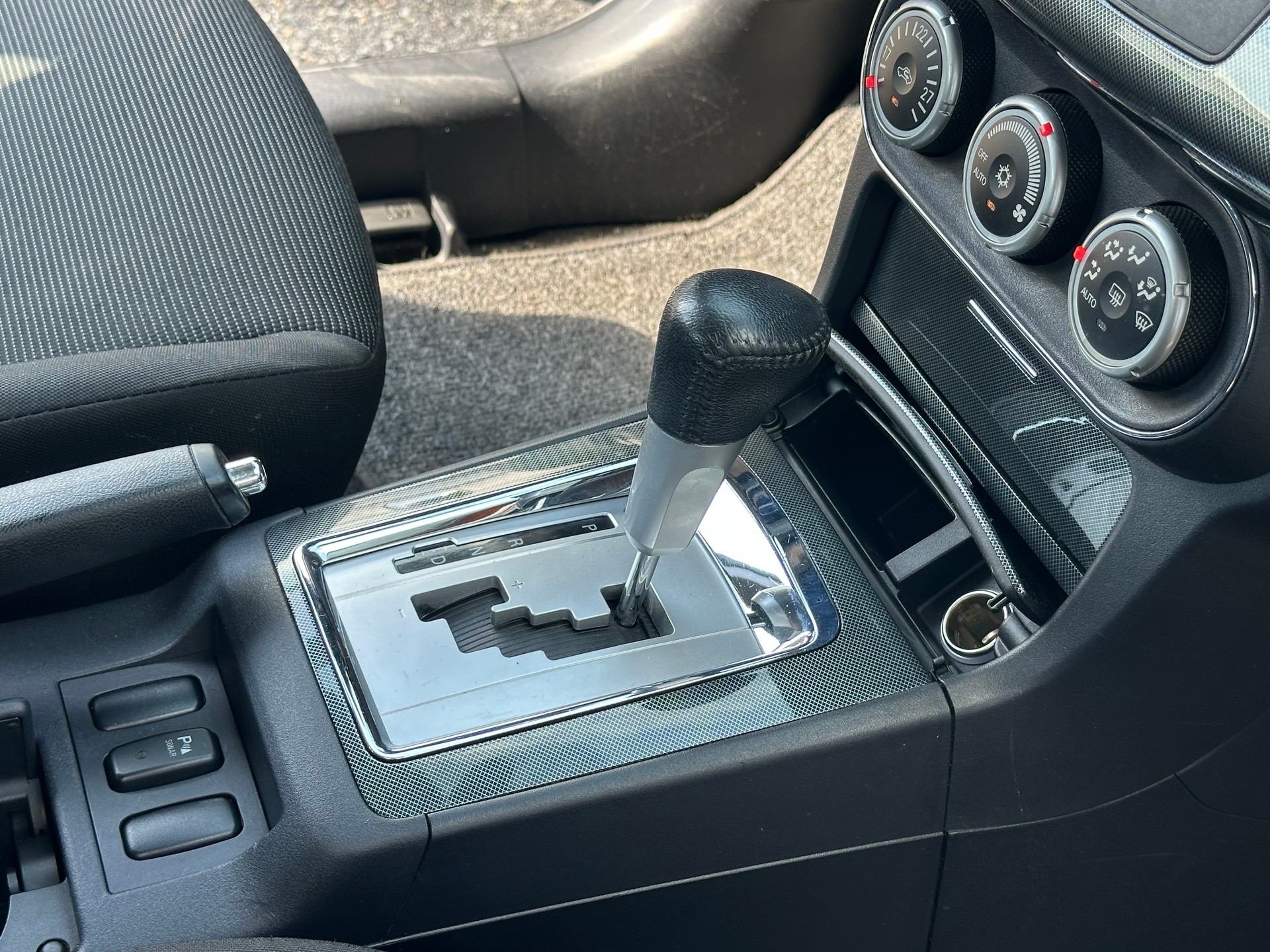 MITSUBISHI Lancer Sportback 1.8 Intense CVT-image-22