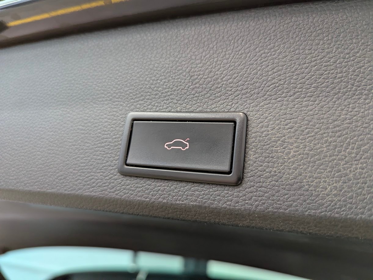 SEAT Ateca*CH-AUTO VON 78J SCHWEIZERIN 12MT GAR MFK 26 PANO 360CAM ASSISTS AHK 1900-image-29