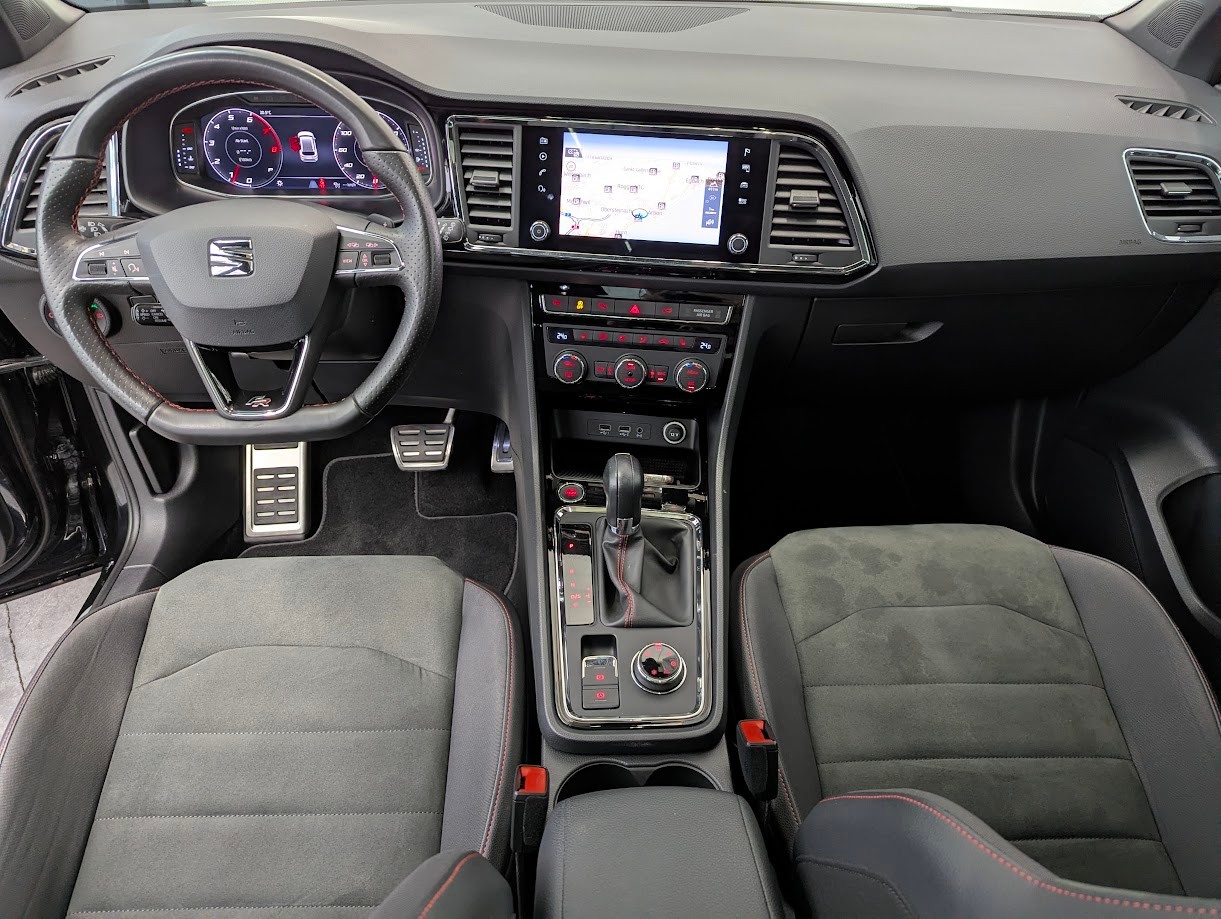 SEAT Ateca*CH-AUTO VON 78J SCHWEIZERIN 12MT GAR MFK 26 PANO 360CAM ASSISTS AHK 1900-image-25