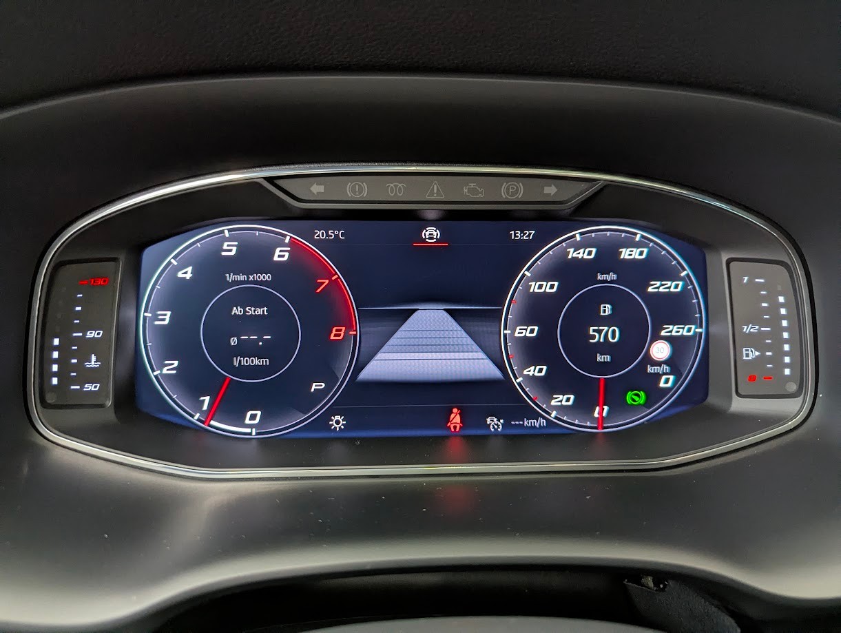 SEAT Ateca*CH-AUTO VON 78J SCHWEIZERIN 12MT GAR MFK 26 PANO 360CAM ASSISTS AHK 1900-image-5