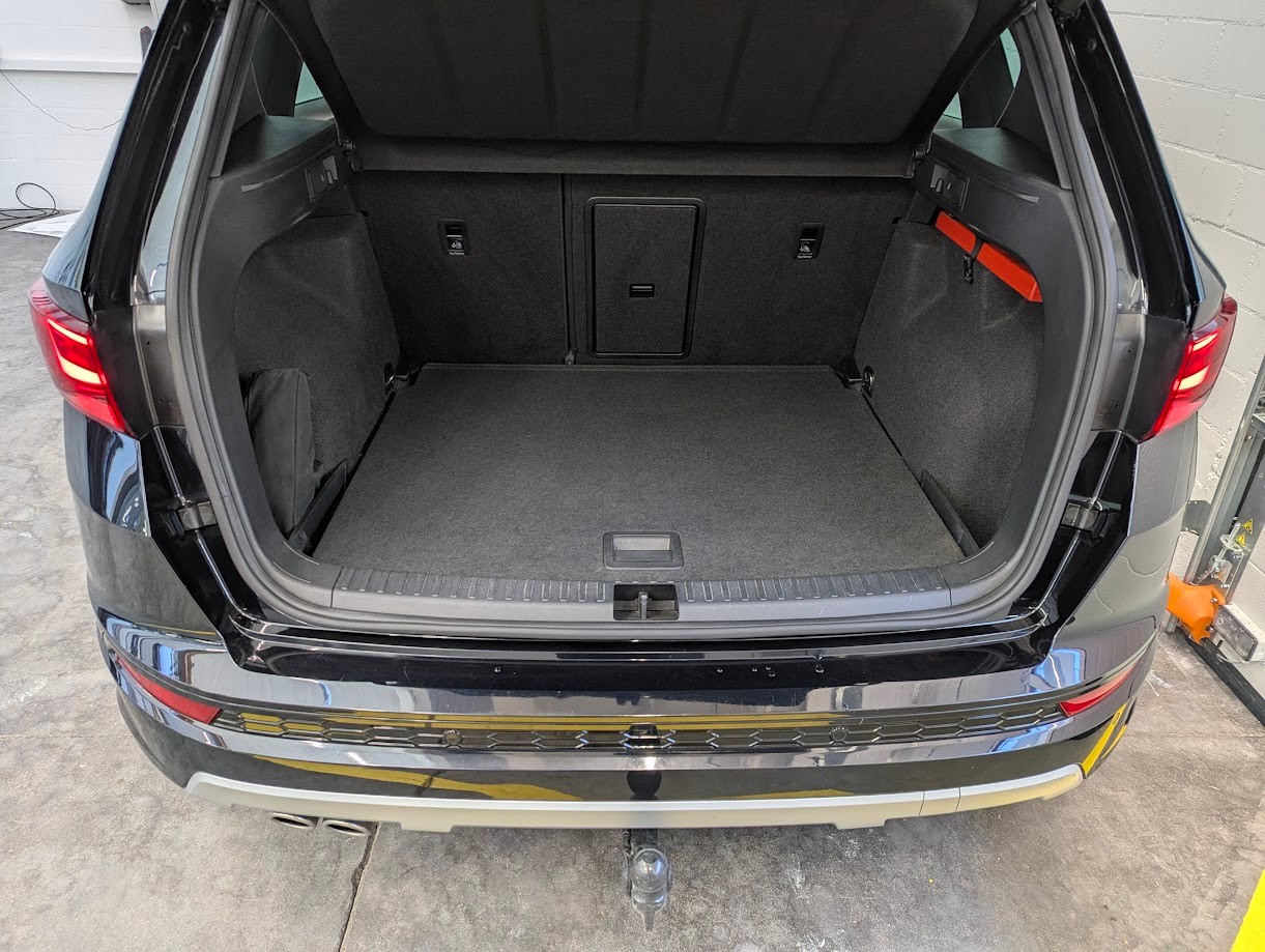 SEAT Ateca*CH-AUTO VON 78J SCHWEIZERIN 12MT GAR MFK 26 PANO 360CAM ASSISTS AHK 1900-image-28