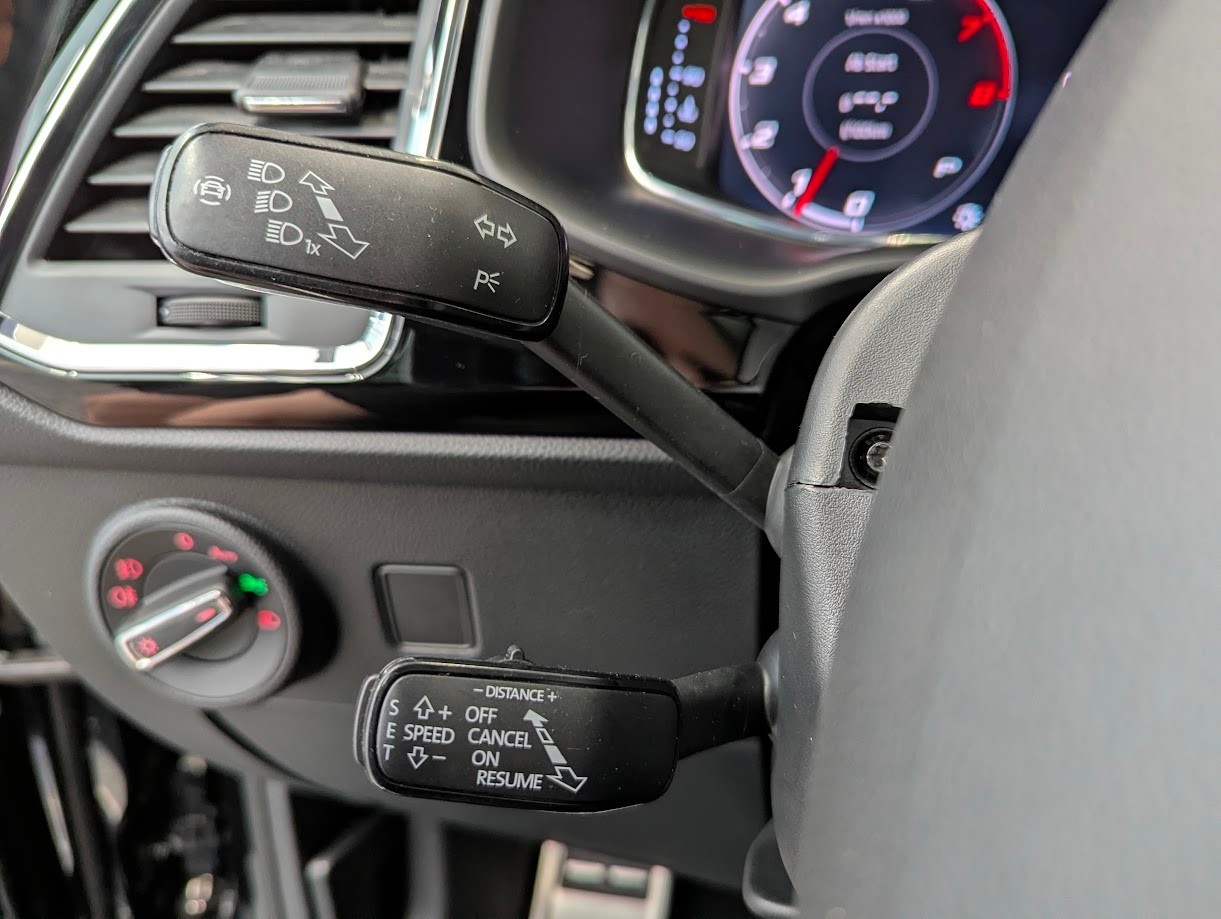 SEAT Ateca*CH-AUTO VON 78J SCHWEIZERIN 12MT GAR MFK 26 PANO 360CAM ASSISTS AHK 1900-image-7