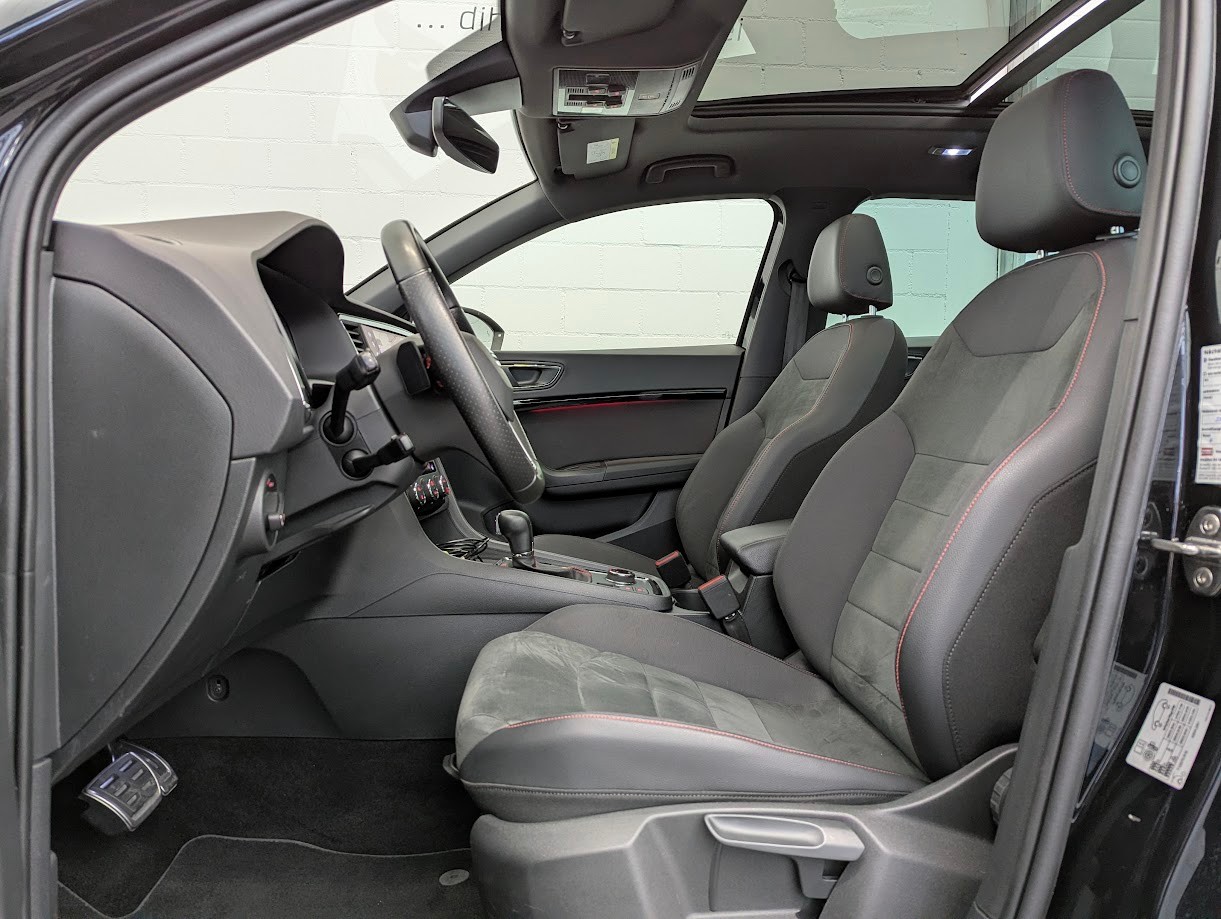 SEAT Ateca*CH-AUTO VON 78J SCHWEIZERIN 12MT GAR MFK 26 PANO 360CAM ASSISTS AHK 1900-image-2