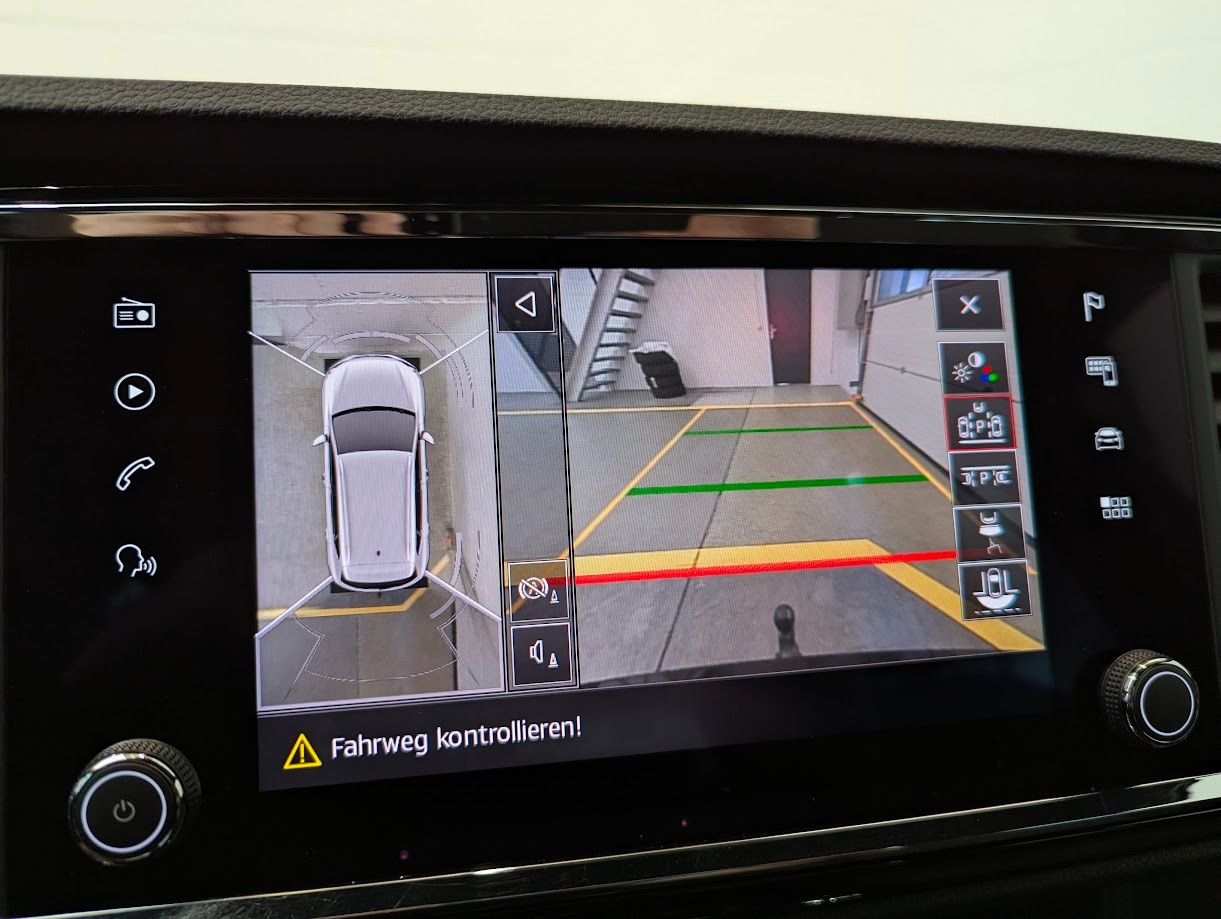 SEAT Ateca*CH-AUTO VON 78J SCHWEIZERIN 12MT GAR MFK 26 PANO 360CAM ASSISTS AHK 1900-image-18