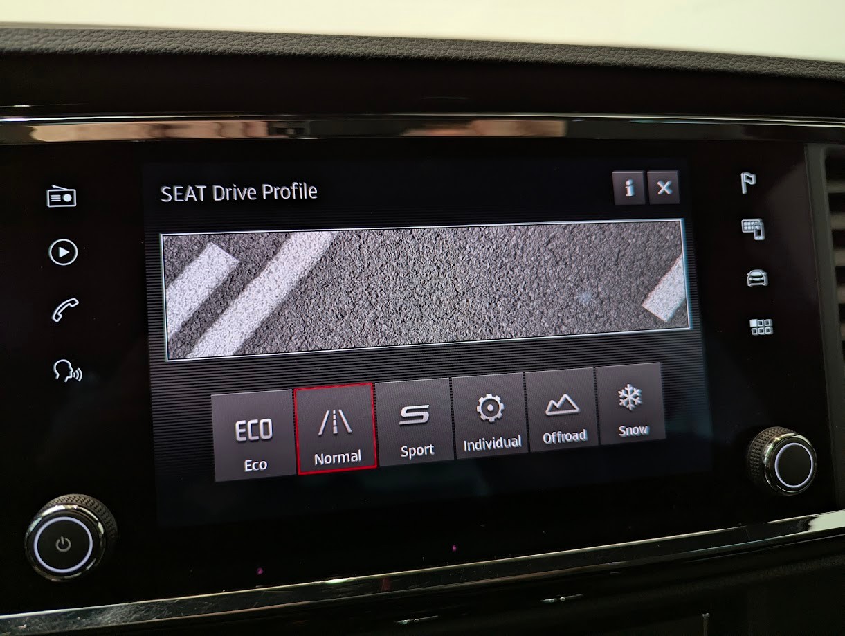 SEAT Ateca*CH-AUTO VON 78J SCHWEIZERIN 12MT GAR MFK 26 PANO 360CAM ASSISTS AHK 1900-image-10