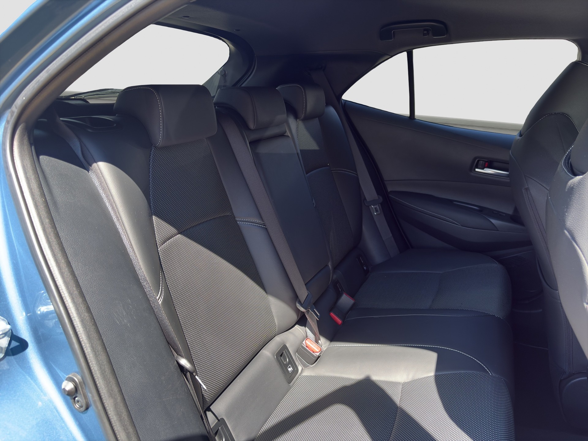 TOYOTA Corolla 2.0 HSD Premium e-CVT-image-10