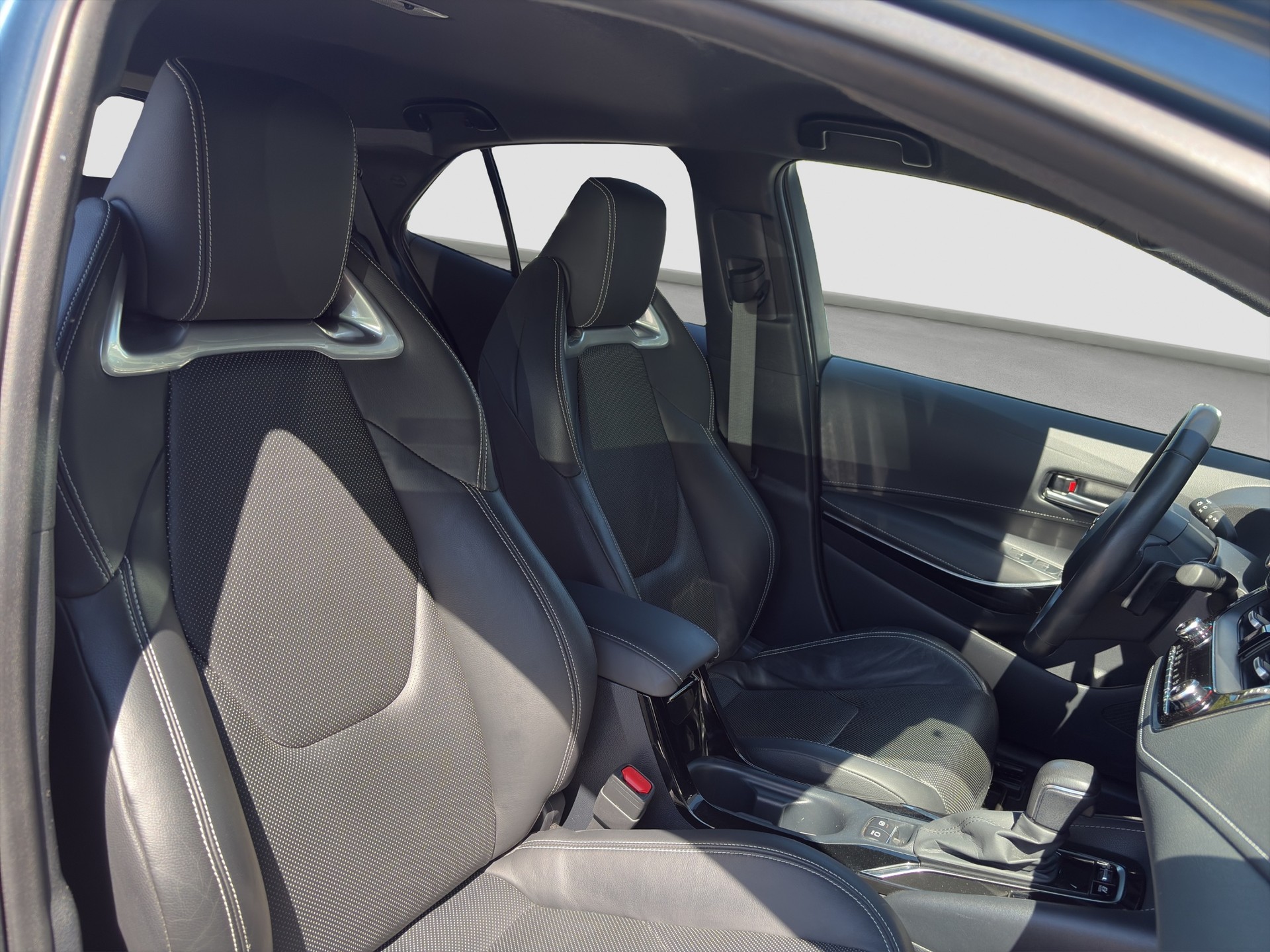 TOYOTA Corolla 2.0 HSD Premium e-CVT-image-15