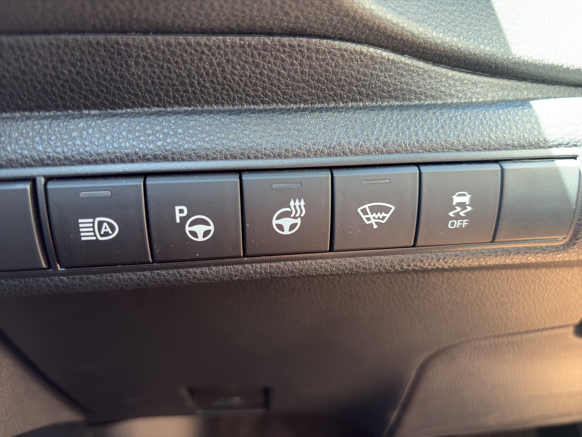 TOYOTA Corolla 2.0 HSD Premium e-CVT-image-22
