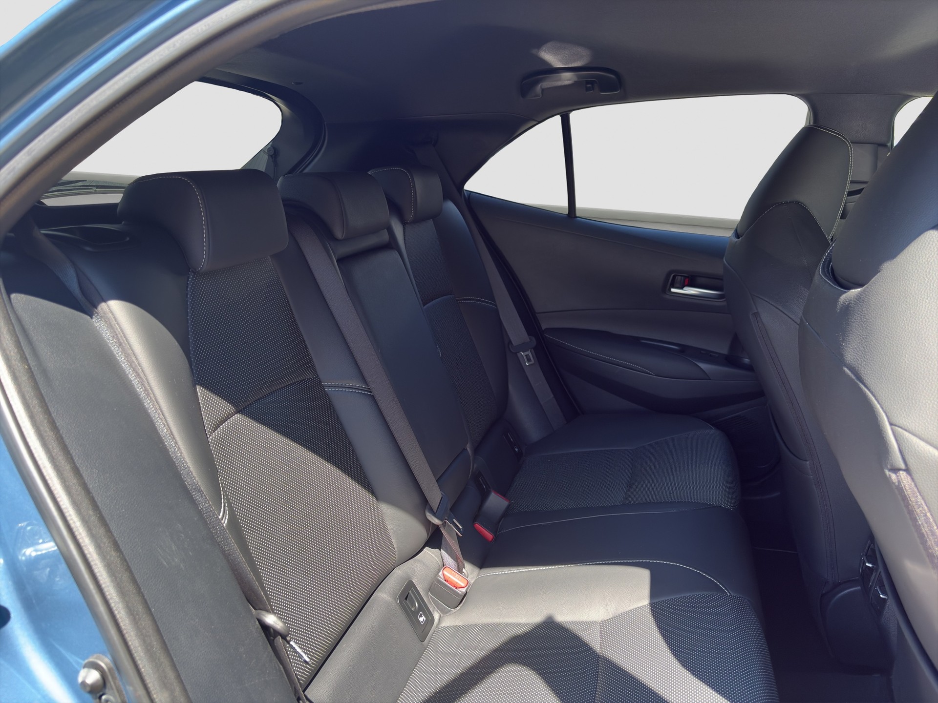 TOYOTA Corolla 2.0 HSD Premium e-CVT-image-18