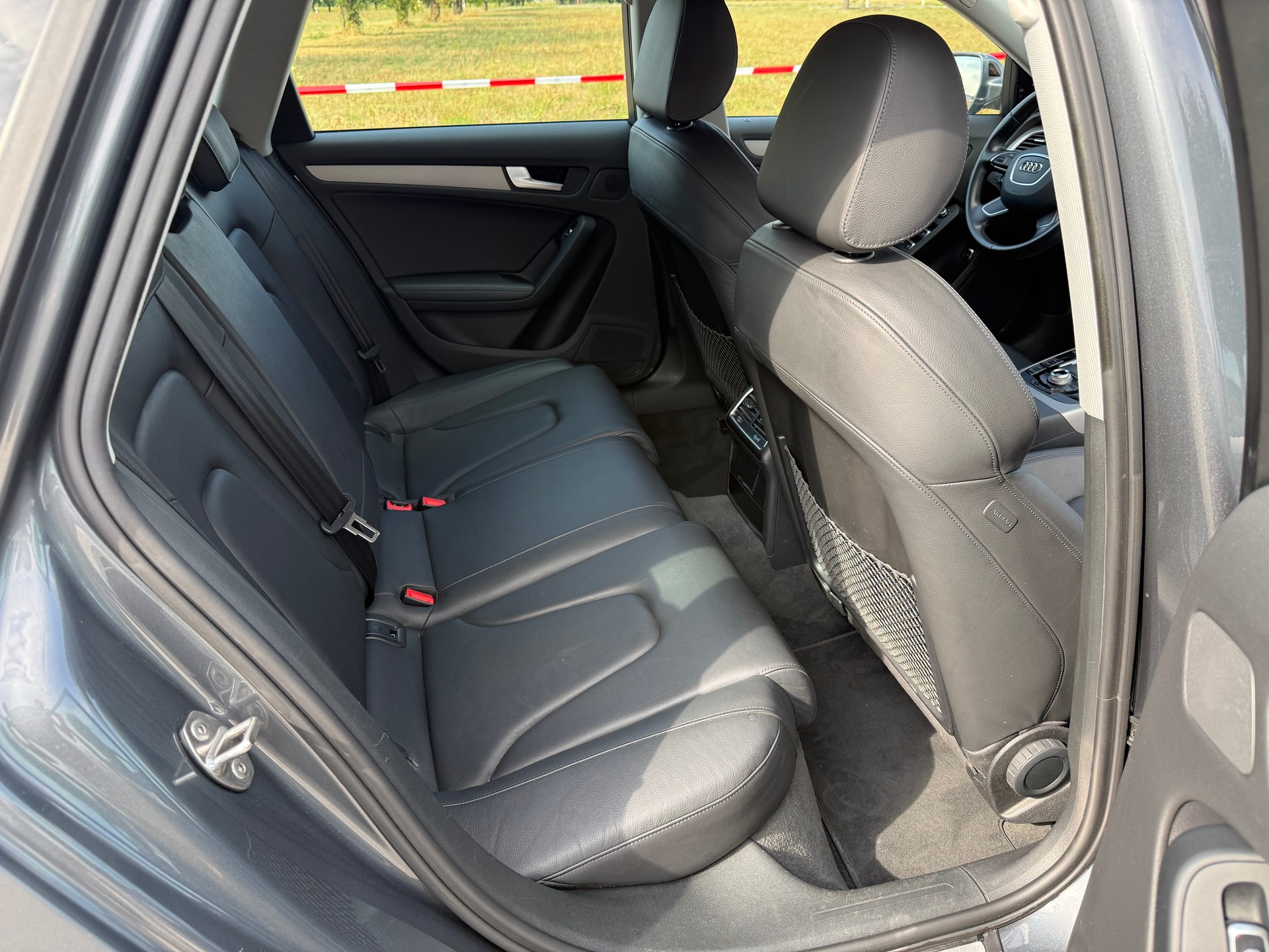 AUDI A4 Avant 2.0 TFSI quattro s-tronic-image-6