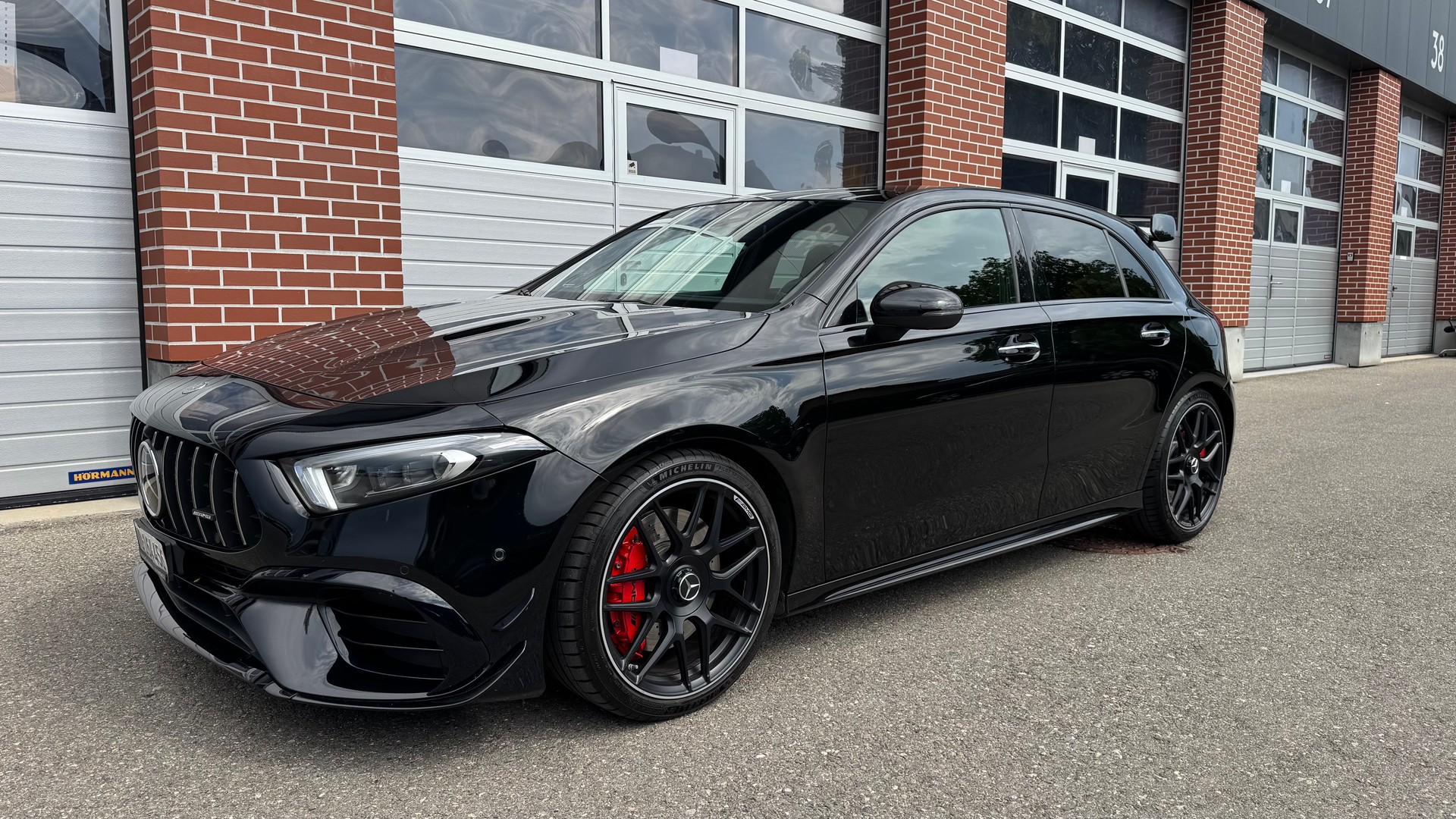 MERCEDES-BENZ A 45 S AMG 4Matic+ Speedshift-image-2