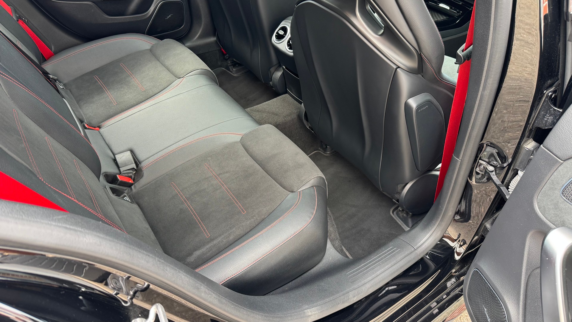 MERCEDES-BENZ A 45 S AMG 4Matic+ Speedshift-image-17