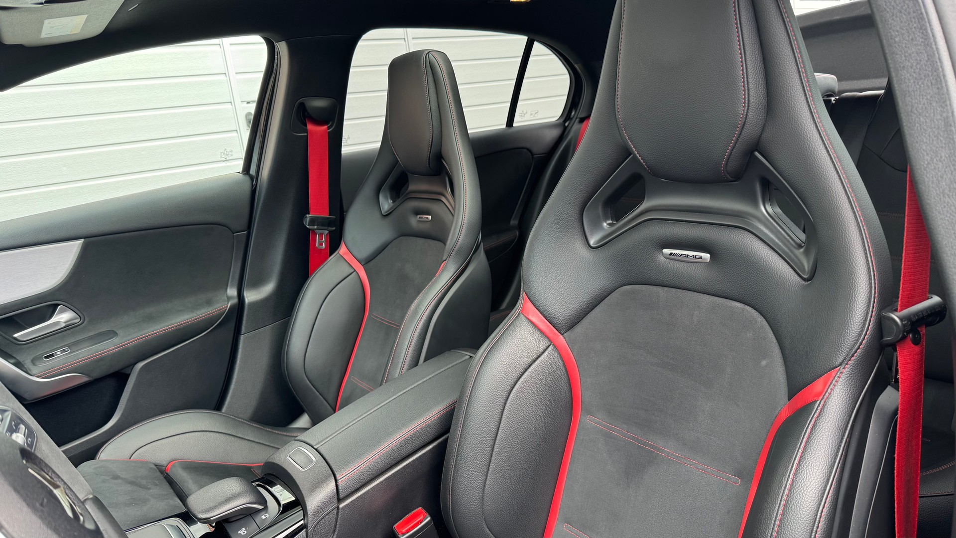 MERCEDES-BENZ A 45 S AMG 4Matic+ Speedshift-image-12