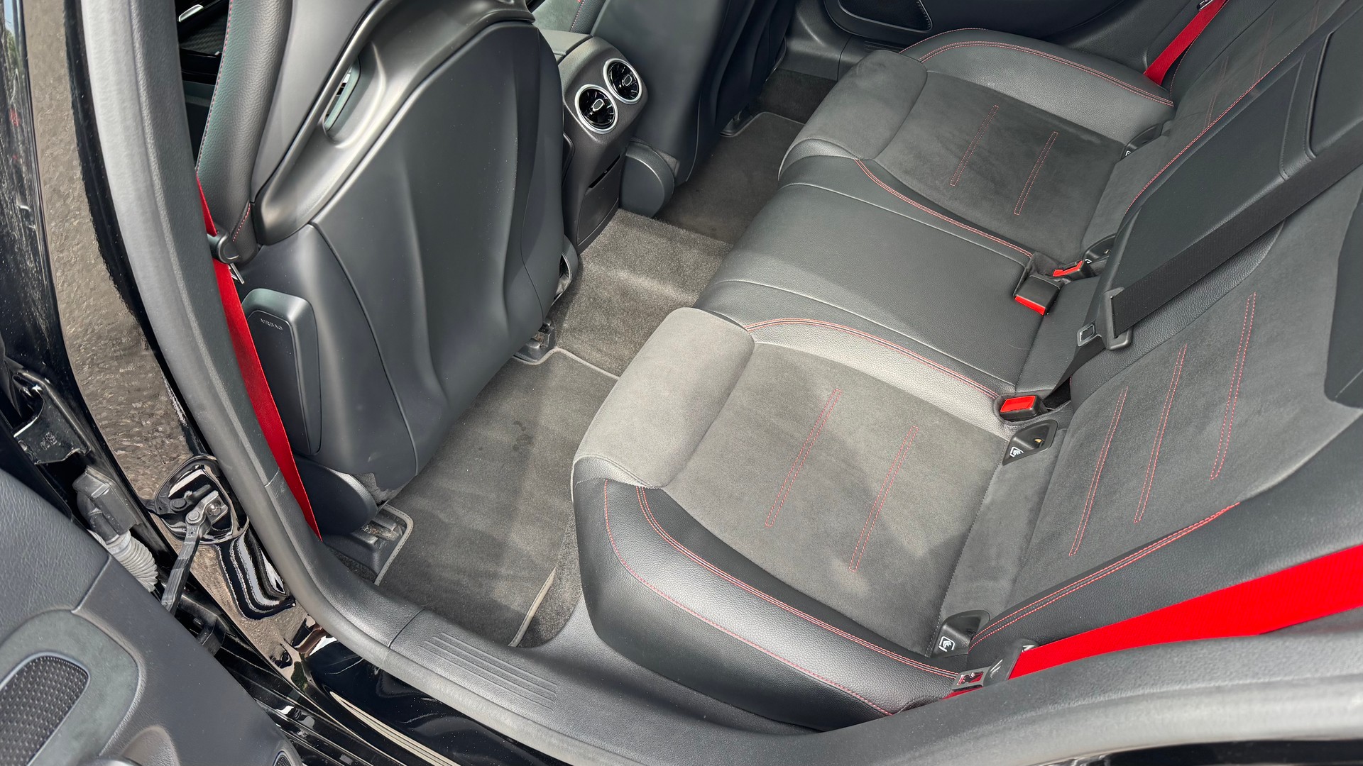 MERCEDES-BENZ A 45 S AMG 4Matic+ Speedshift-image-14