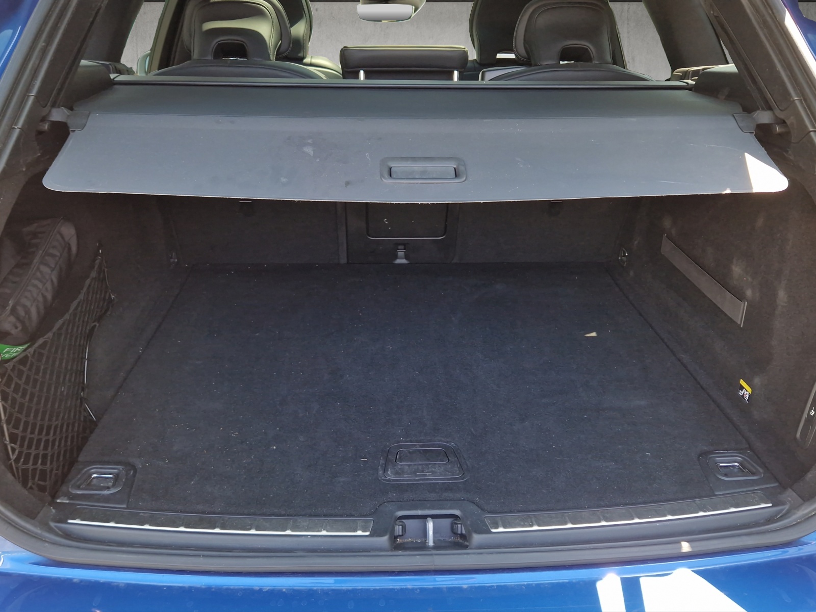 VOLVO XC60 2.0 T6 R-Design AWD-image-2