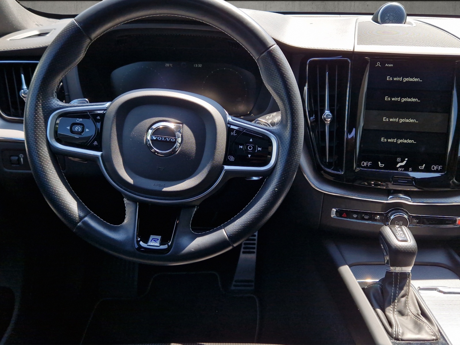 VOLVO XC60 2.0 T6 R-Design AWD-image-6
