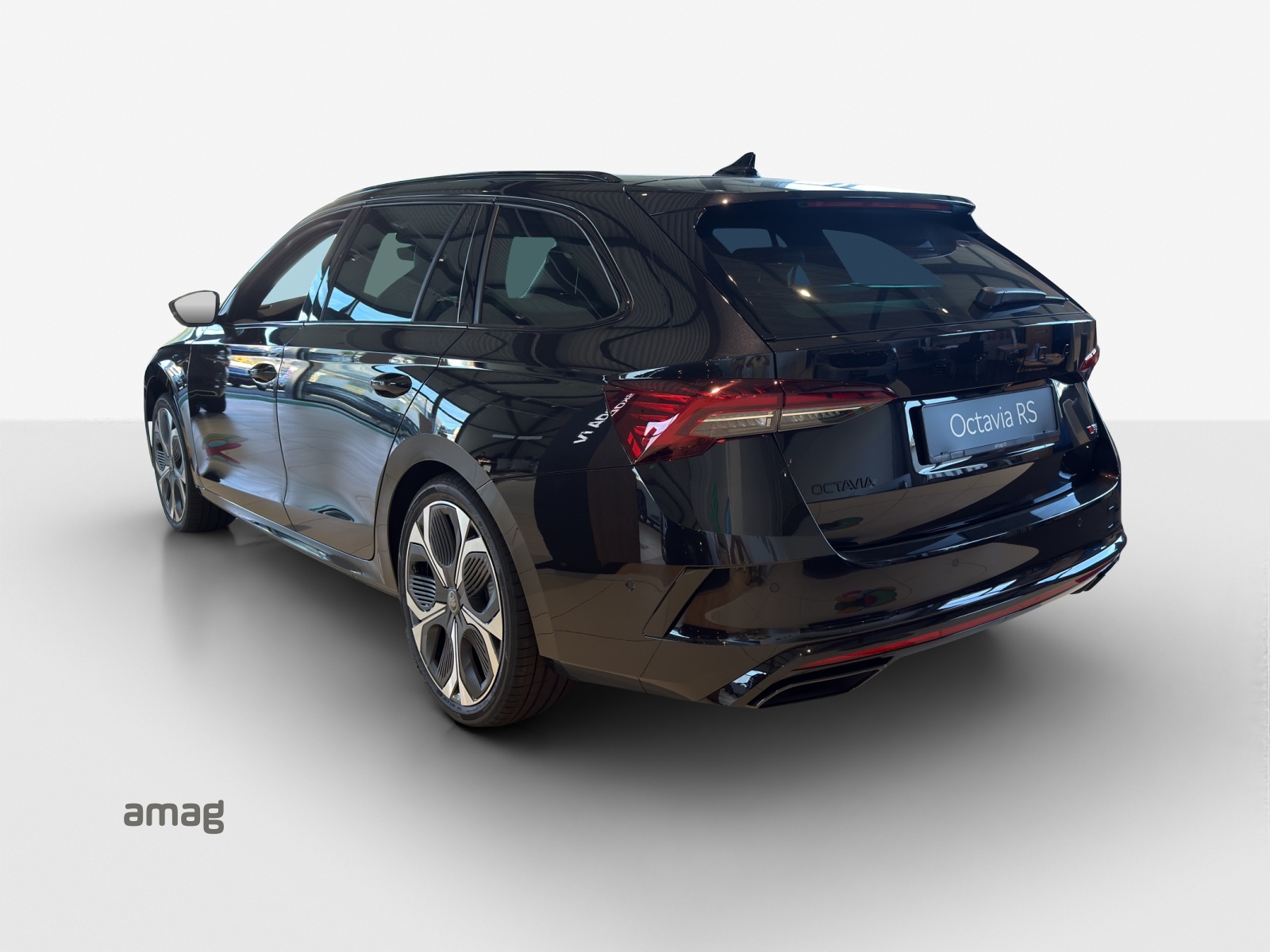SKODA Octavia Combi 2.0 TSI DSG RS 30 Years Edition-image-2