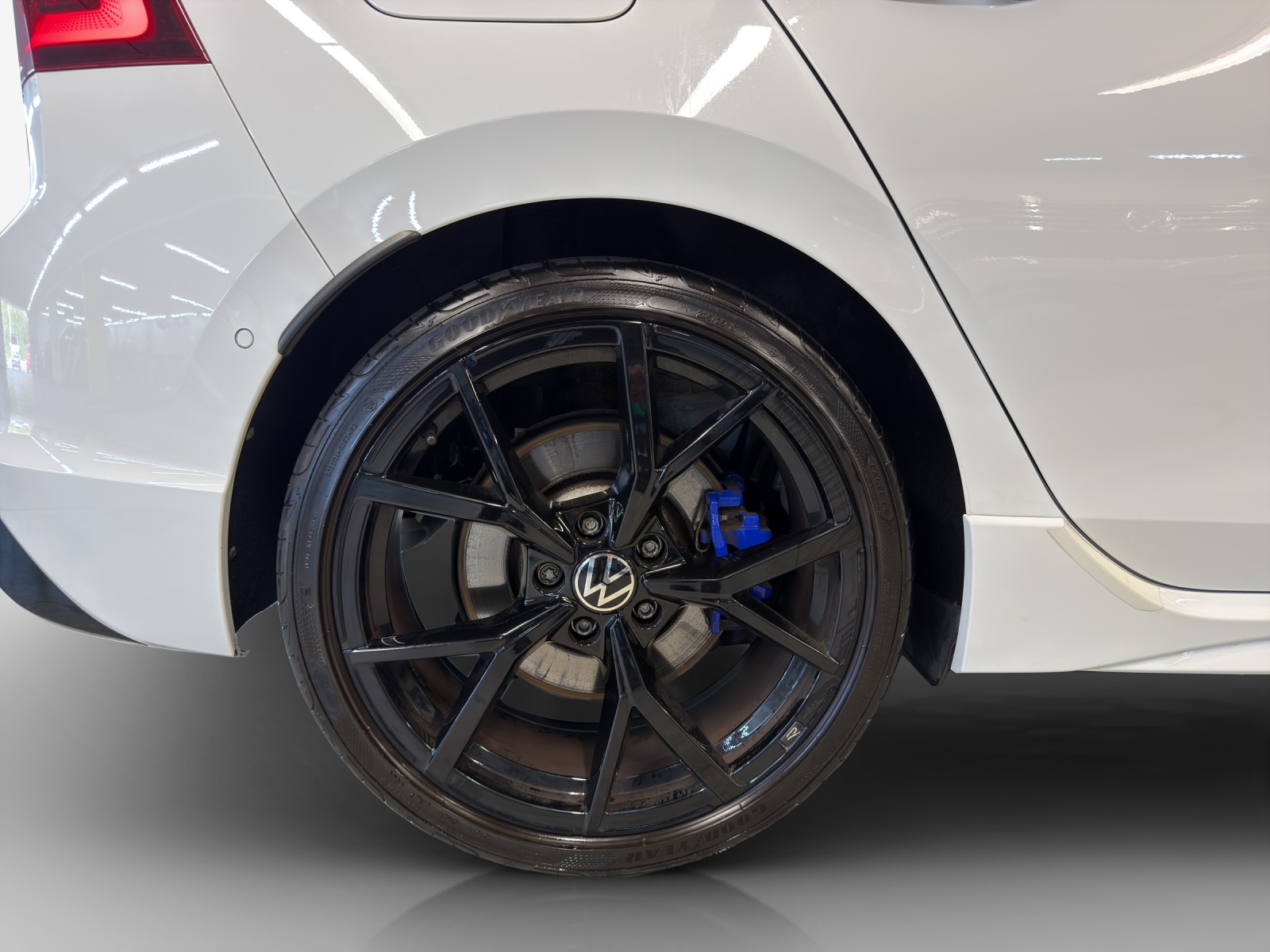 VW Golf 2.0 TSI R DSG 4Motion-image-13