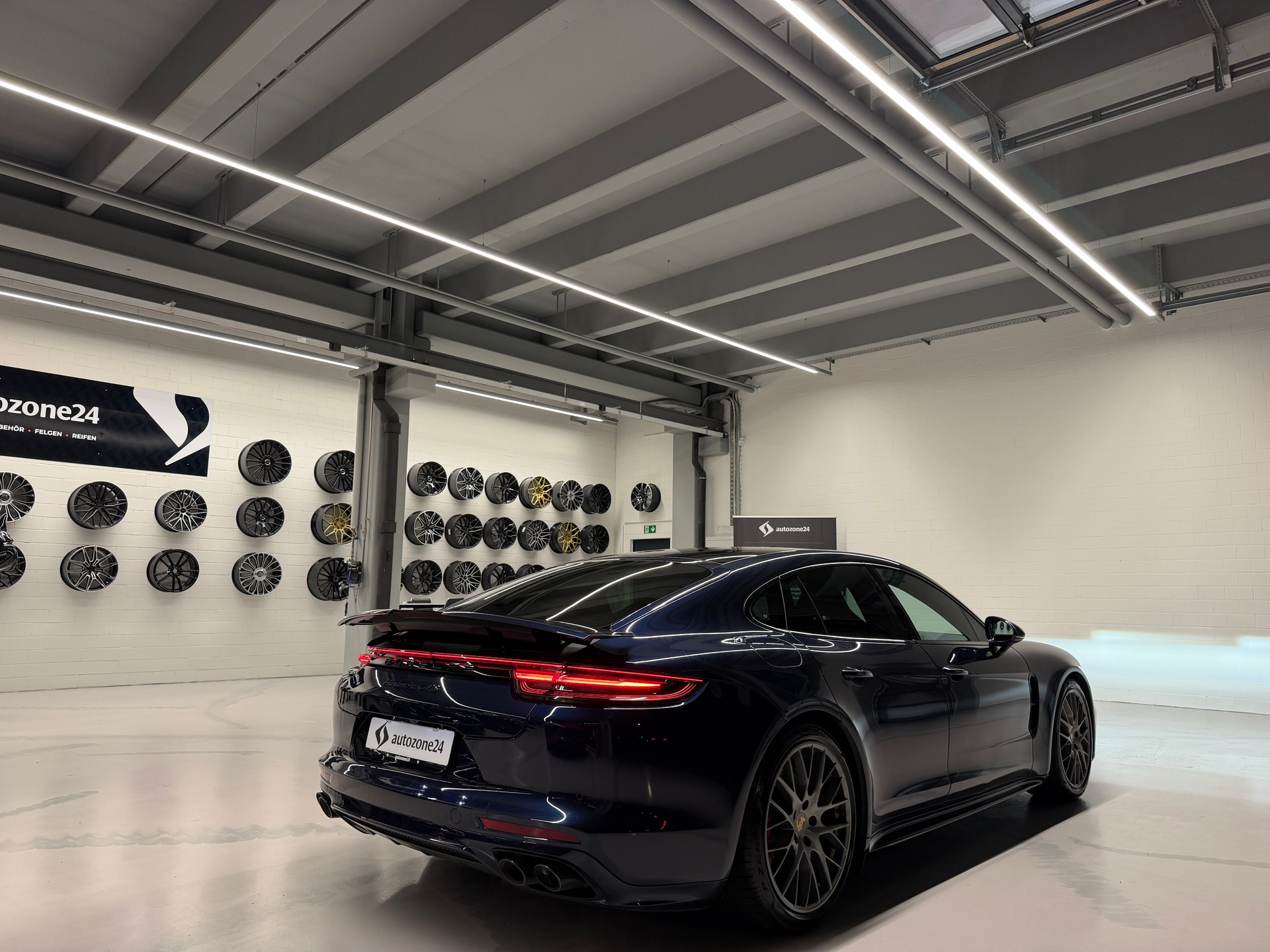 PORSCHE Panamera 4.0 V8 GTS *Porsche Approved bis 12/2026*Luftfahrwerk*Hinterachslenkung*Sport Chrono*-image-3