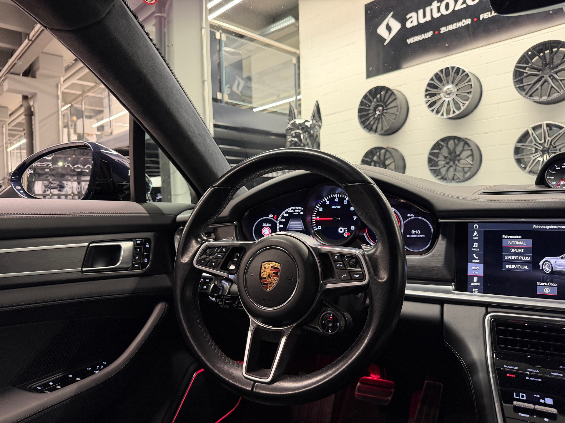 PORSCHE Panamera 4.0 V8 GTS *Porsche Approved bis 12/2026*Luftfahrwerk*Hinterachslenkung*Sport Chrono*-image-17