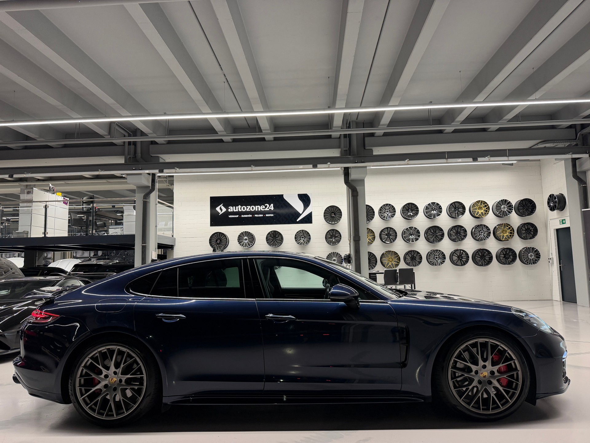 PORSCHE Panamera 4.0 V8 GTS *Porsche Approved bis 12/2026*Luftfahrwerk*Hinterachslenkung*Sport Chrono*-image-4
