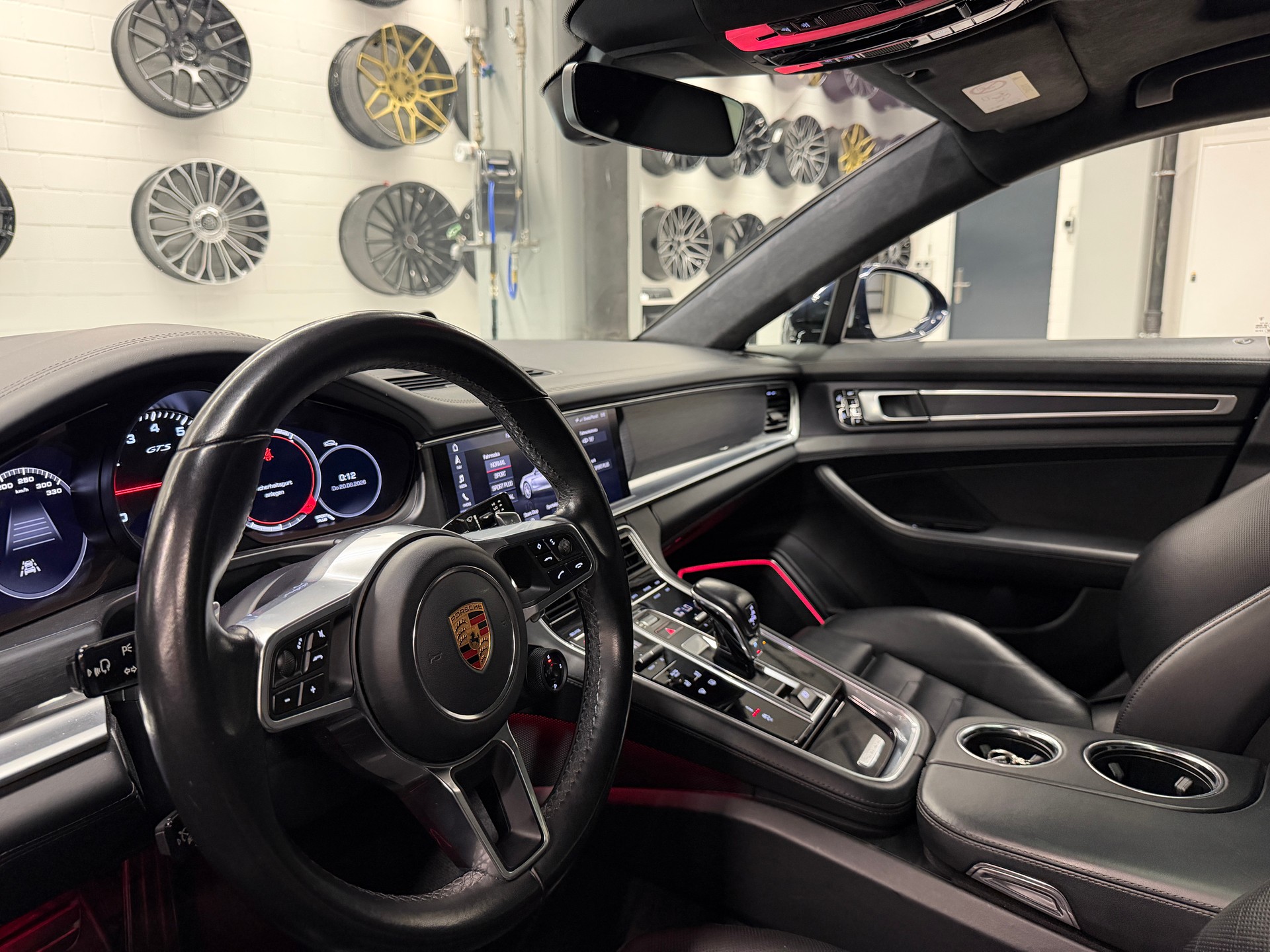 PORSCHE Panamera 4.0 V8 GTS *Porsche Approved bis 12/2026*Luftfahrwerk*Hinterachslenkung*Sport Chrono*-image-18