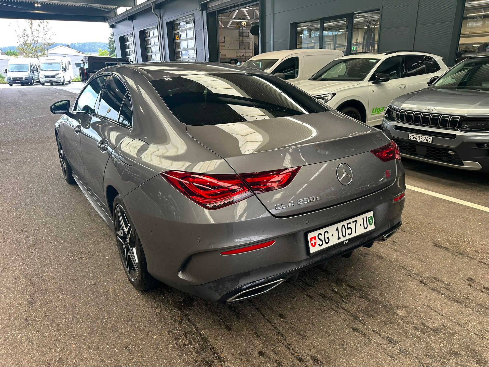 MERCEDES-BENZ CLA 250 e AMG Line-image-1