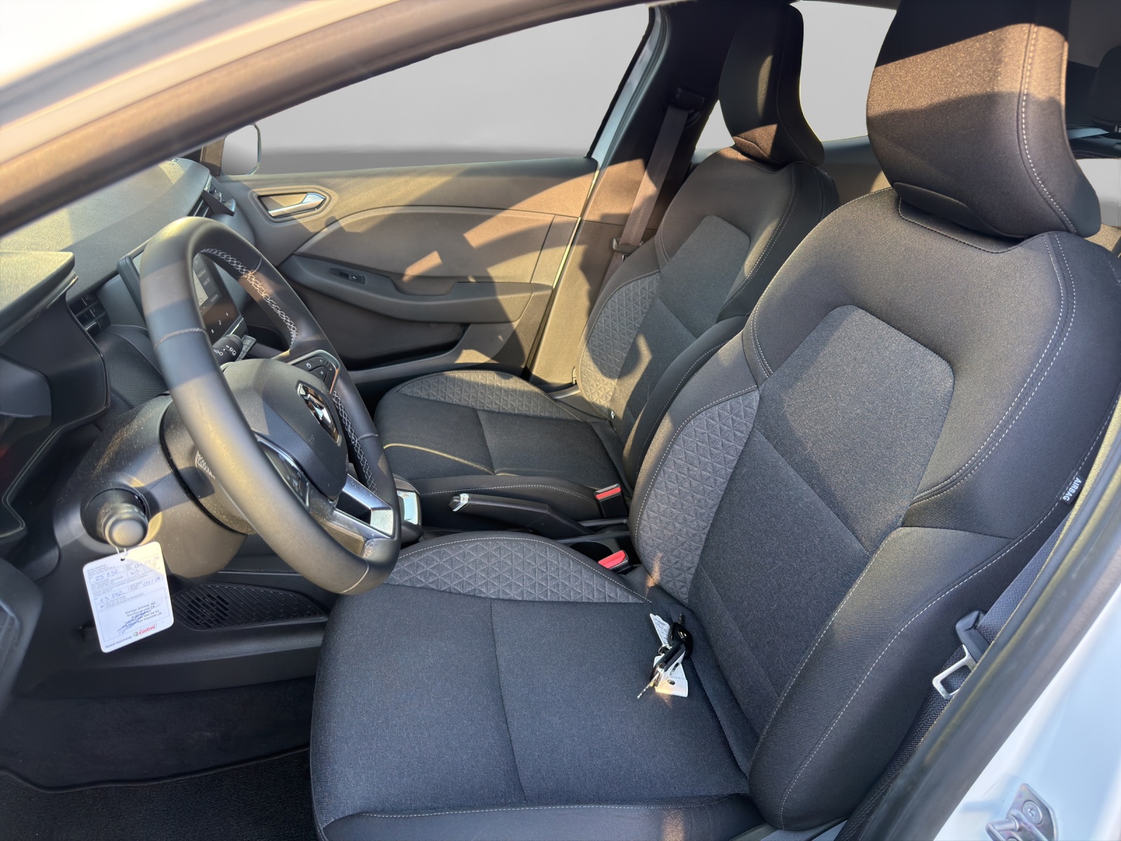 RENAULT Clio 1.0 TCe equilibre CVT-image-5