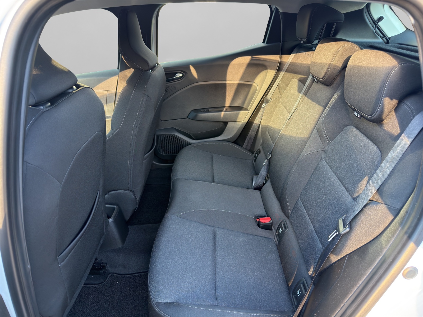 RENAULT Clio 1.0 TCe equilibre CVT-image-8