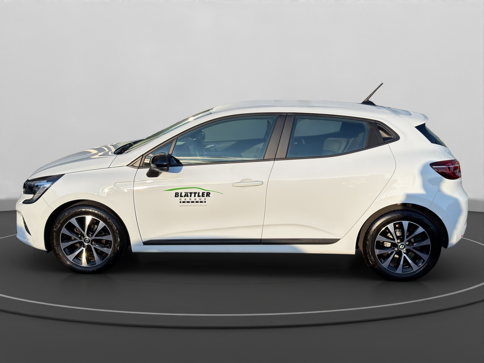 RENAULT Clio 1.0 TCe equilibre CVT-image-1