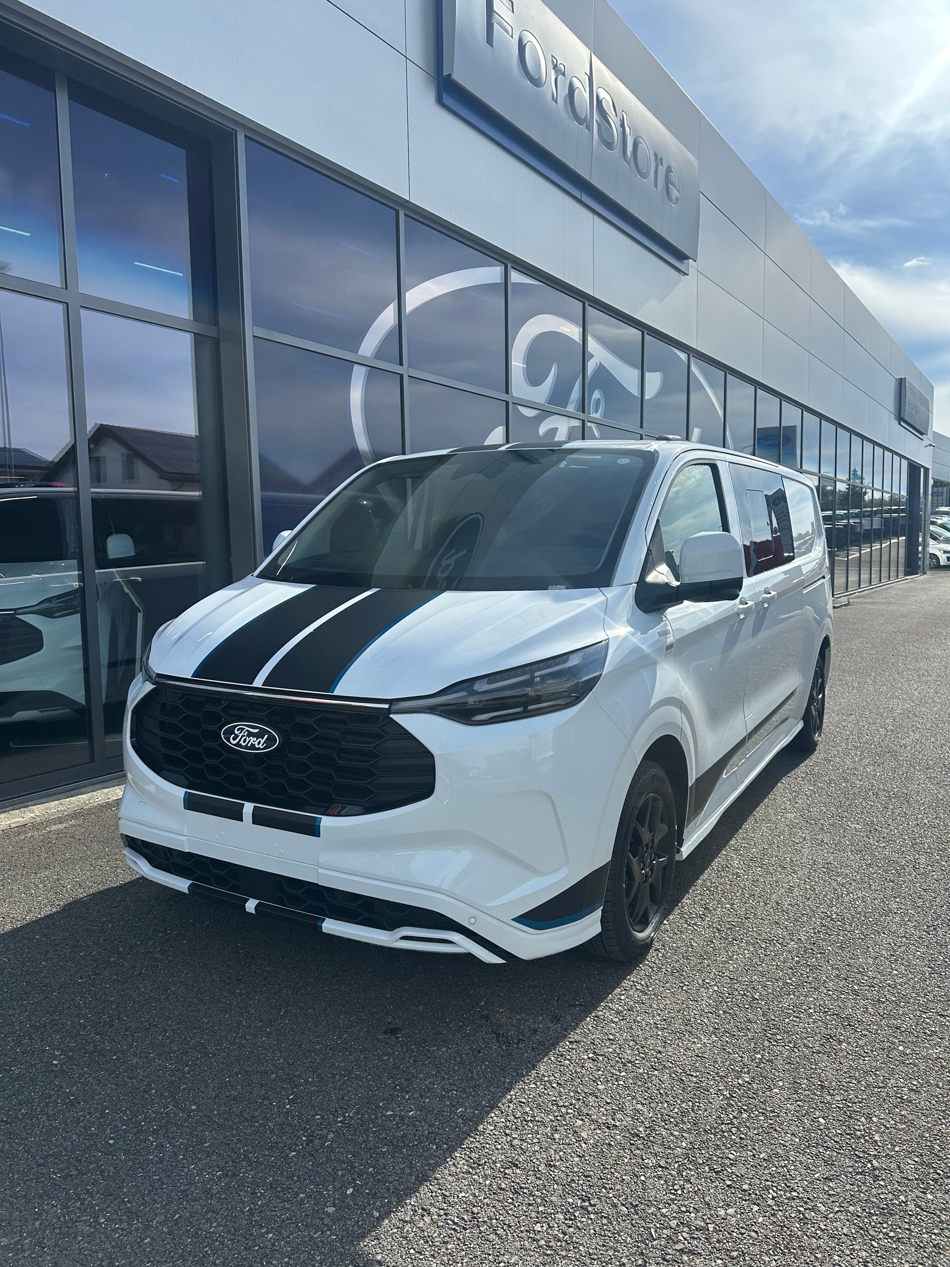 FORD Transit Custom Van 320 L2 2.5 Sport/PHEV/Aut.-image-1
