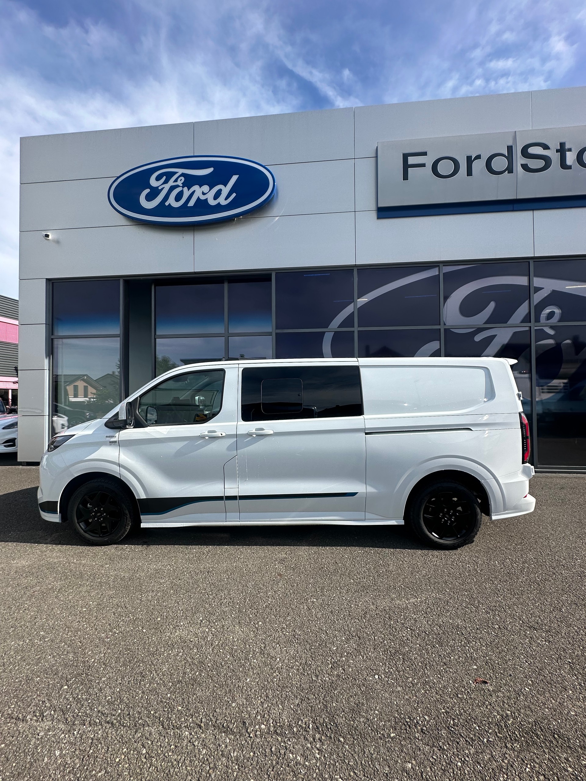 FORD Transit Custom Van 320 L2 2.5 Sport/PHEV/Aut.-image-2