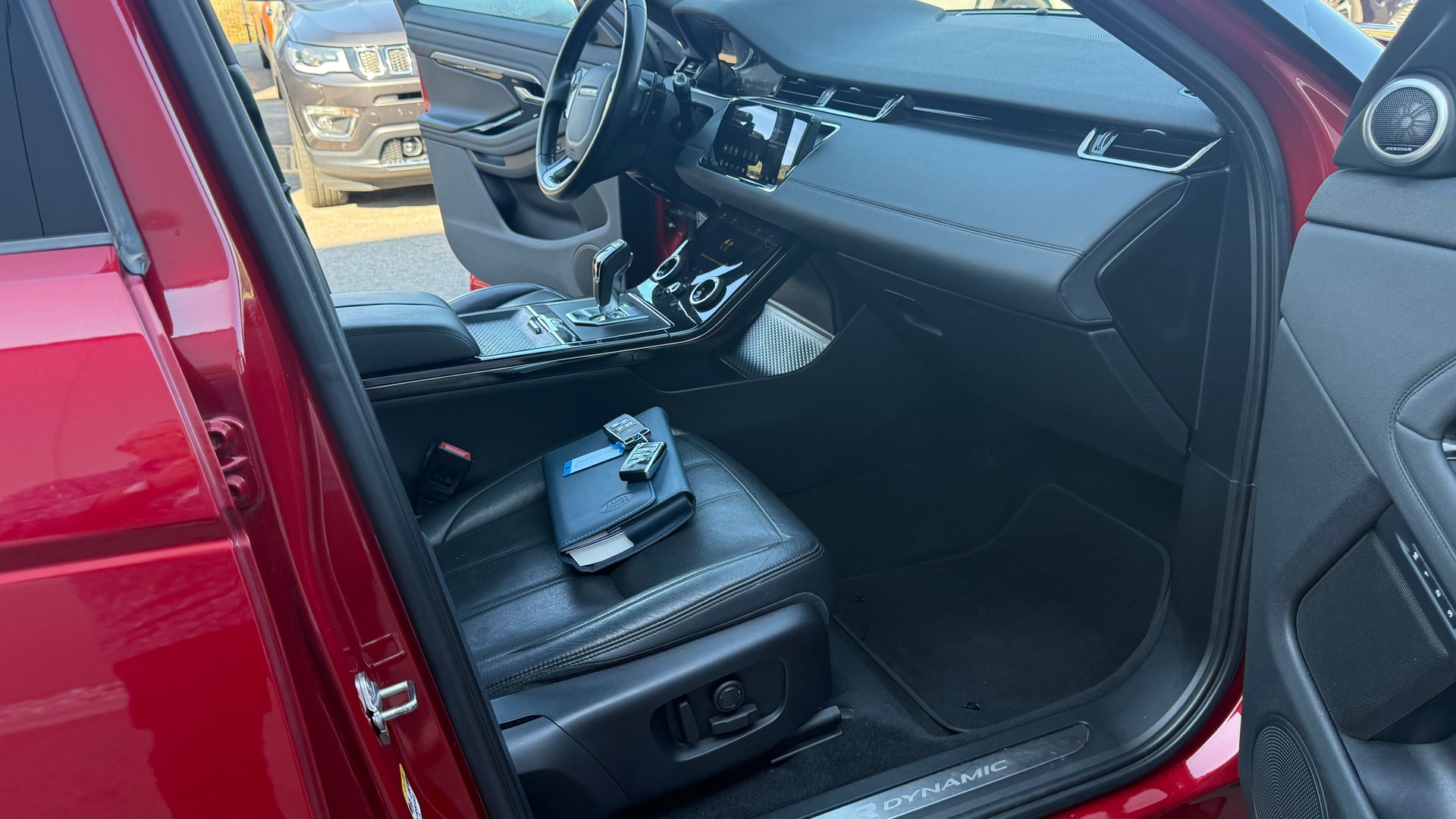 LAND ROVER Range Rover Evoque R-Dynamic P 200 AT9-image-13