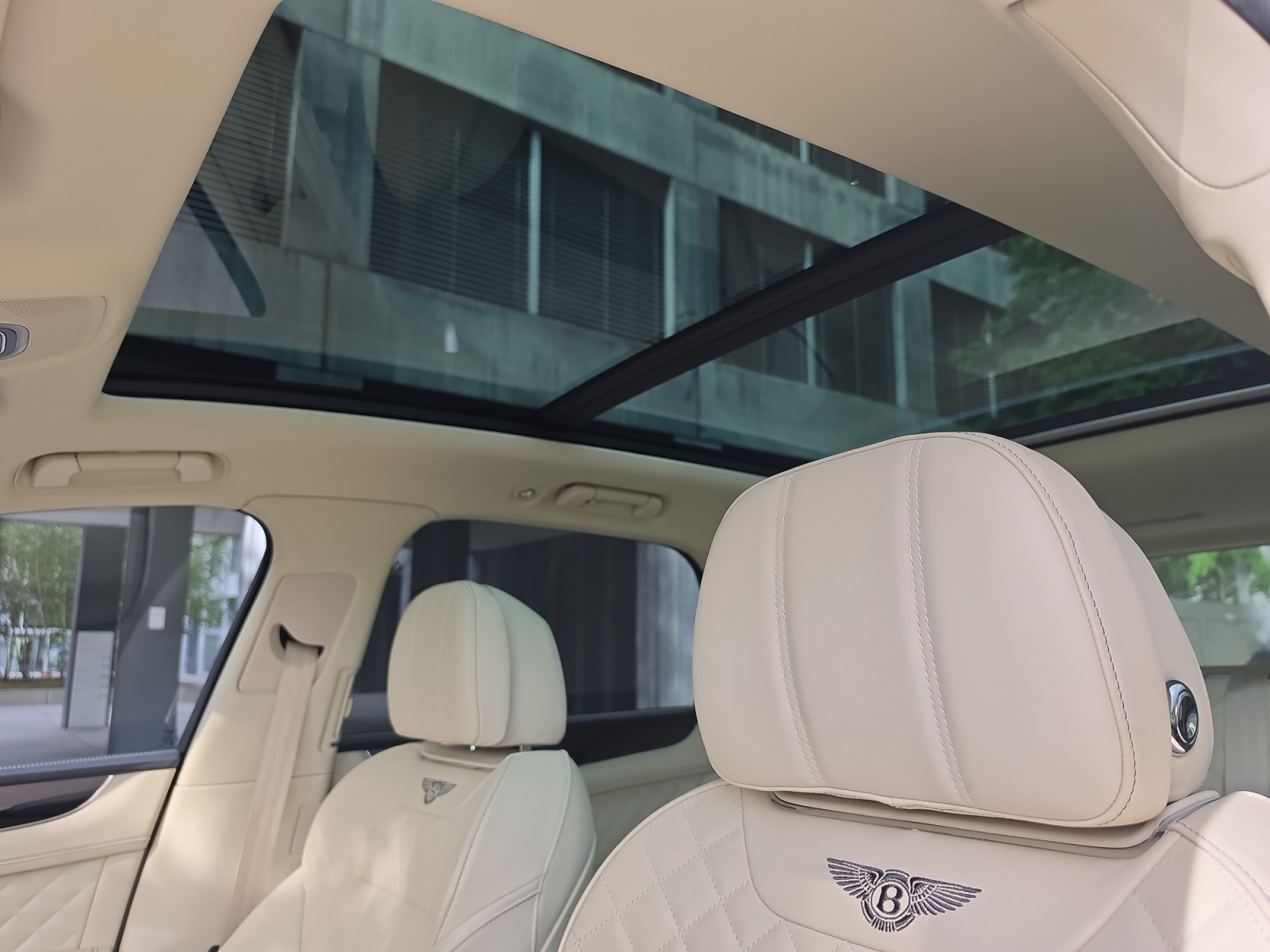 BENTLEY Bentayga W12 Schmohl- Auslieferung aus 1. Hand mit Top- Ausstattung!-image-12