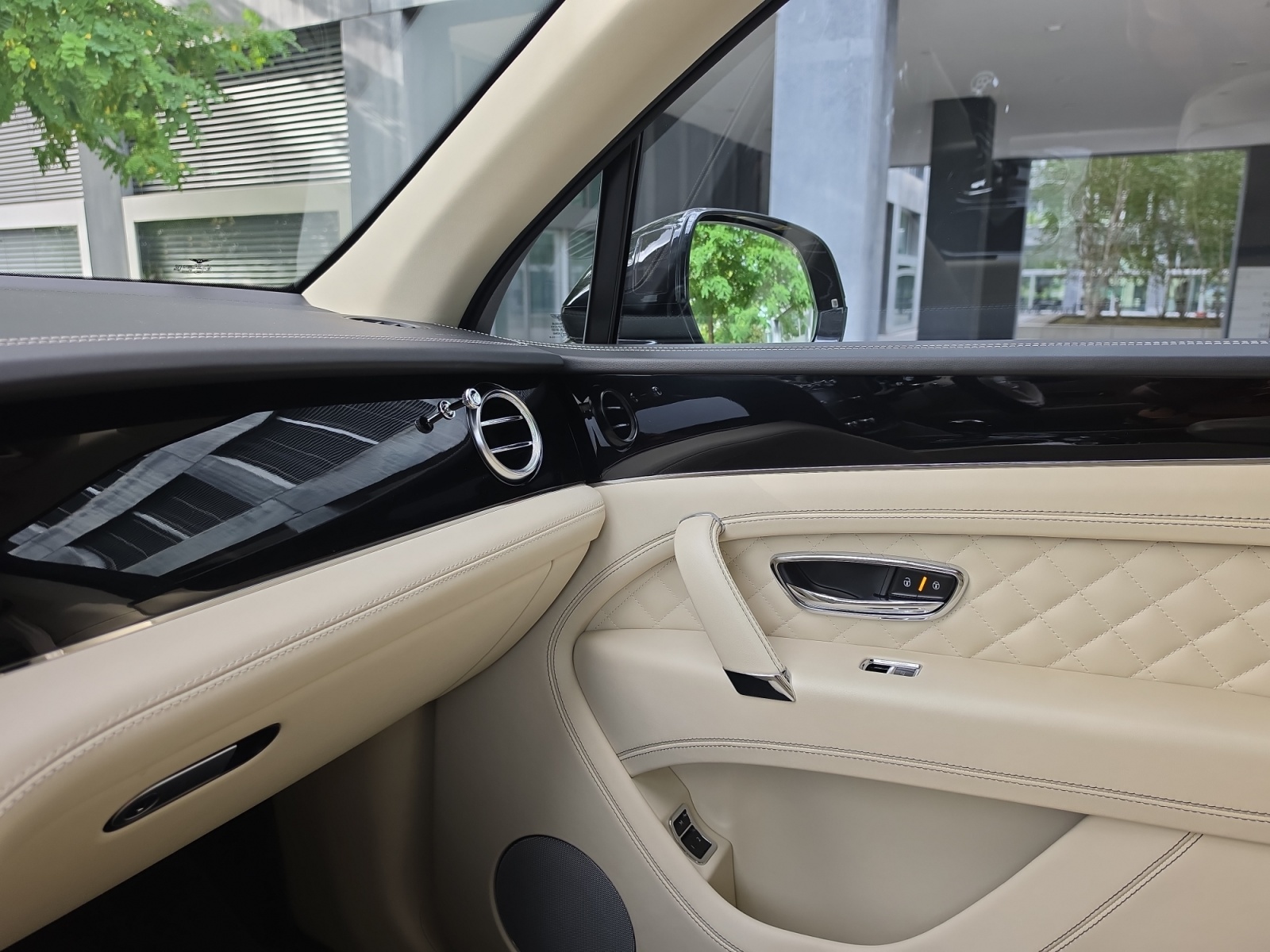 BENTLEY Bentayga W12 Schmohl- Auslieferung aus 1. Hand mit Top- Ausstattung!-image-20