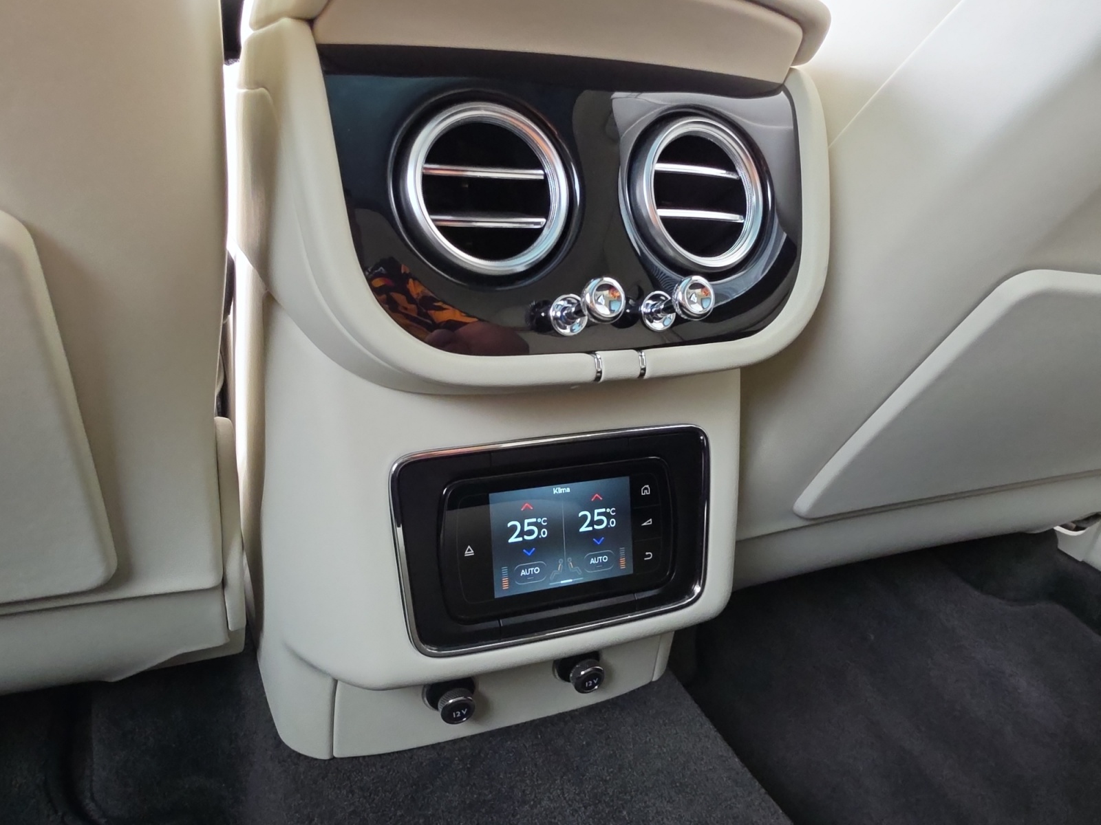 BENTLEY Bentayga W12 Schmohl- Auslieferung aus 1. Hand mit Top- Ausstattung!-image-17