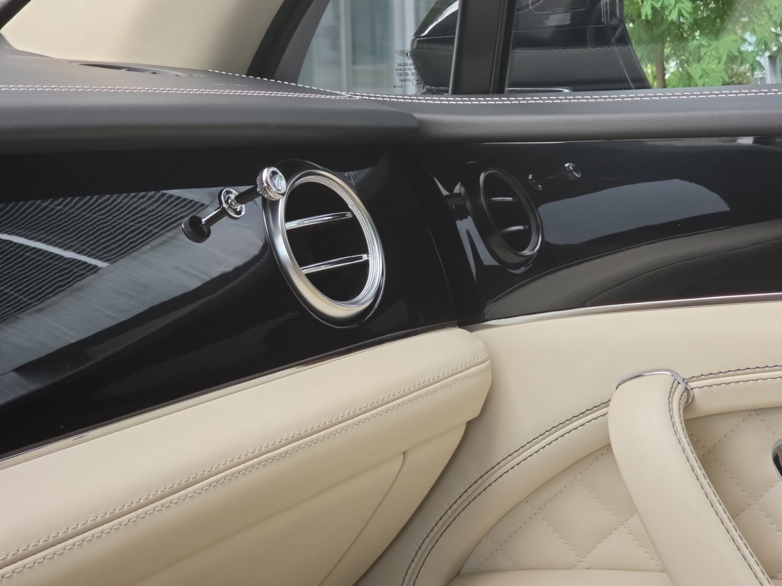 BENTLEY Bentayga W12 Schmohl- Auslieferung aus 1. Hand mit Top- Ausstattung!-image-19