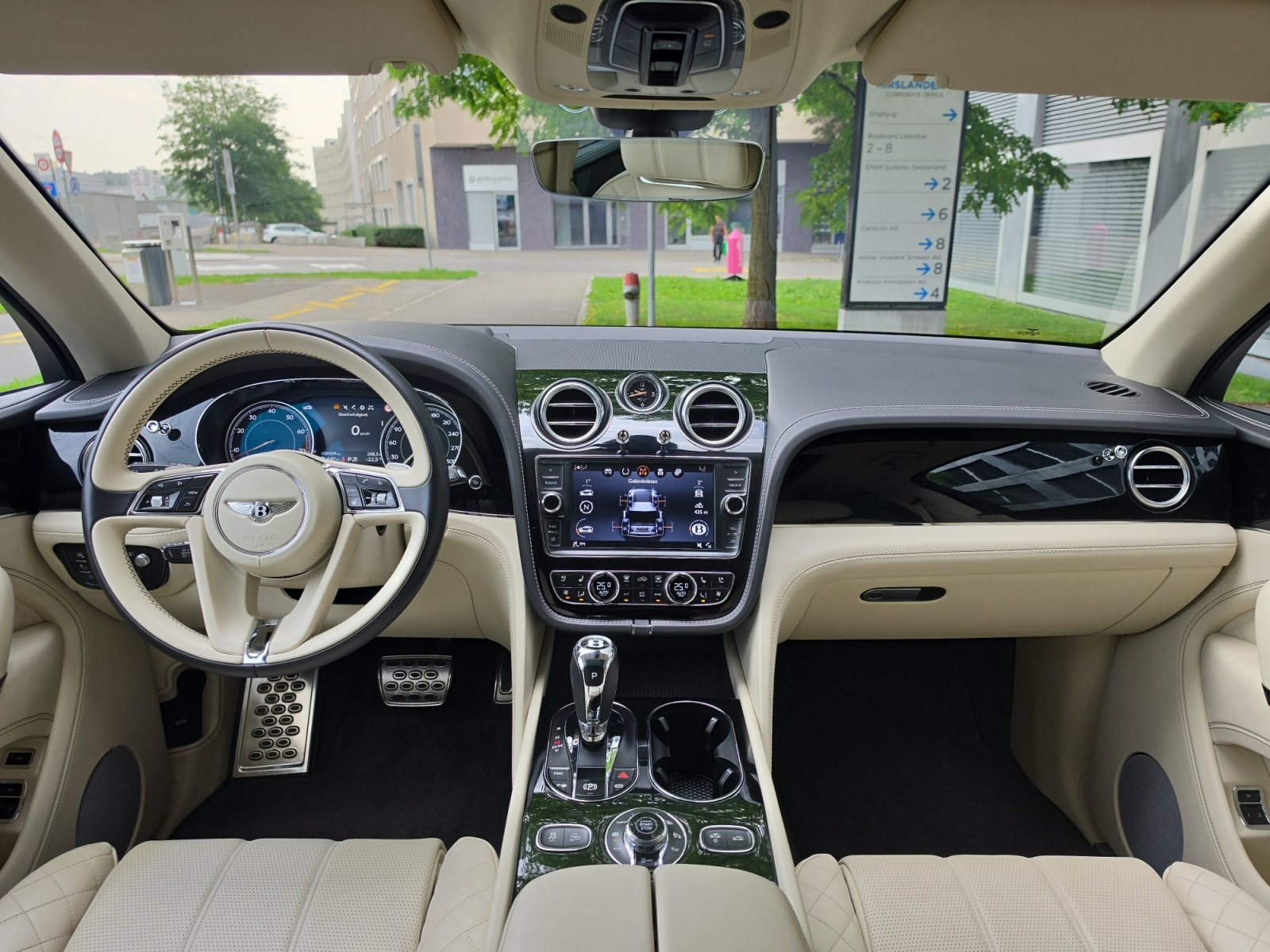 BENTLEY Bentayga W12 Schmohl- Auslieferung aus 1. Hand mit Top- Ausstattung!-image-9