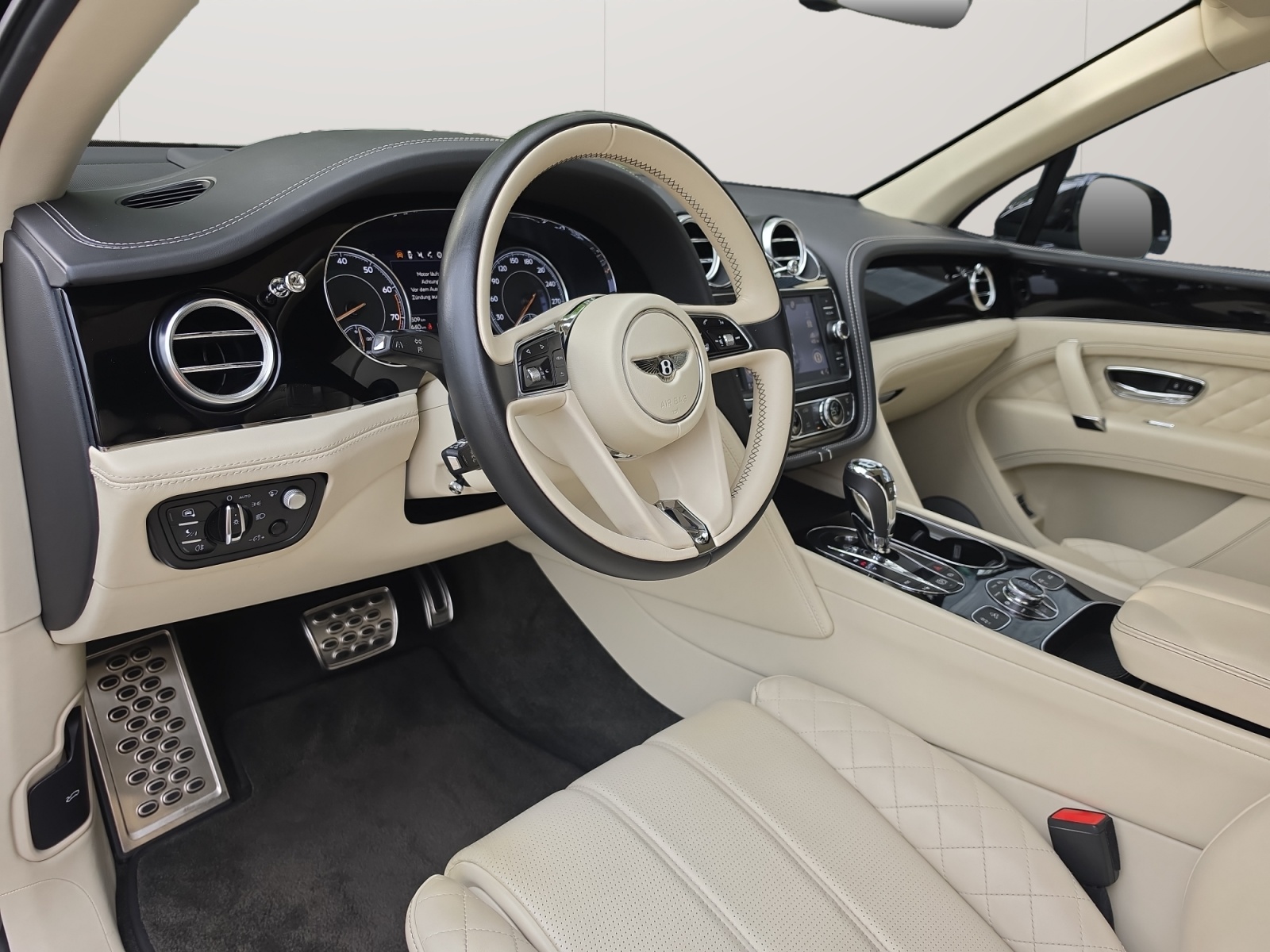 BENTLEY Bentayga W12 Schmohl- Auslieferung aus 1. Hand mit Top- Ausstattung!-showroom-element-3