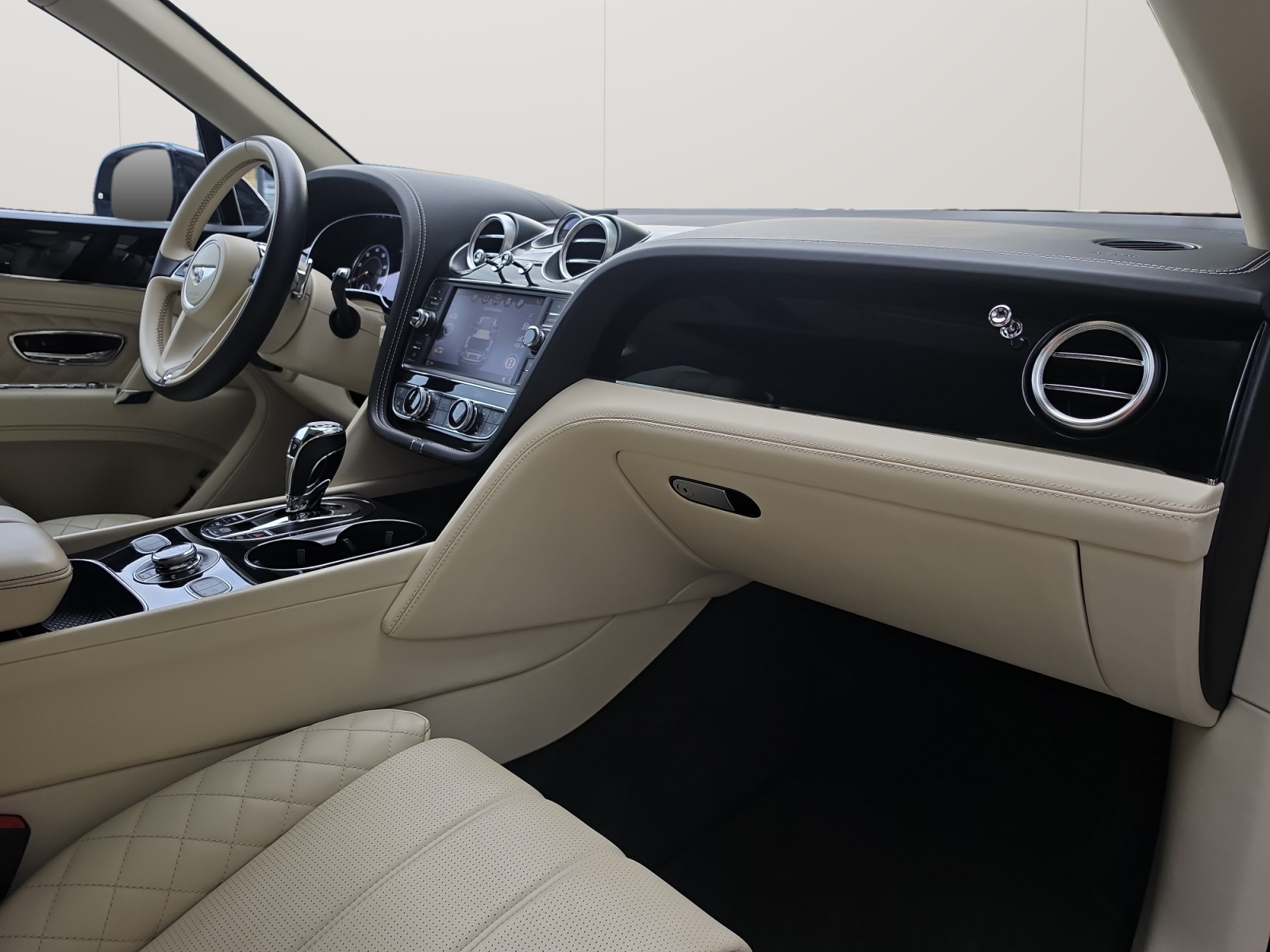 BENTLEY Bentayga W12 Schmohl- Auslieferung aus 1. Hand mit Top- Ausstattung!-image-11