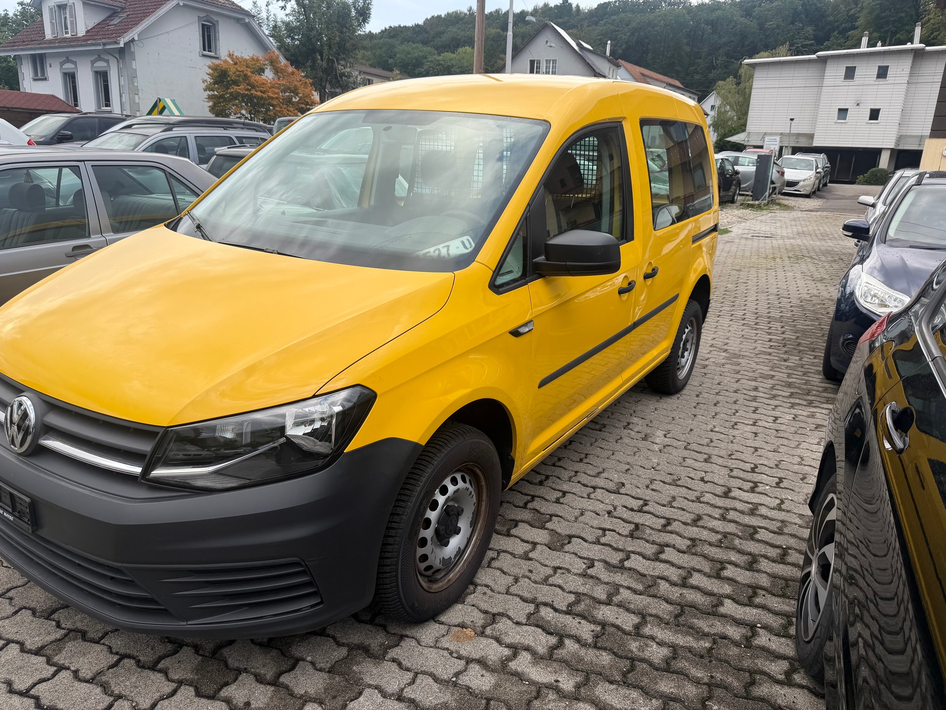VW Caddy 2.0TDI 4Motion BlueMotion Technology-image-1
