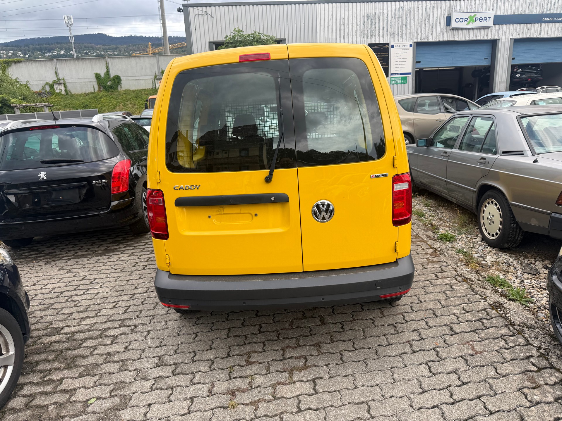 VW Caddy 2.0TDI 4Motion BlueMotion Technology-image-4
