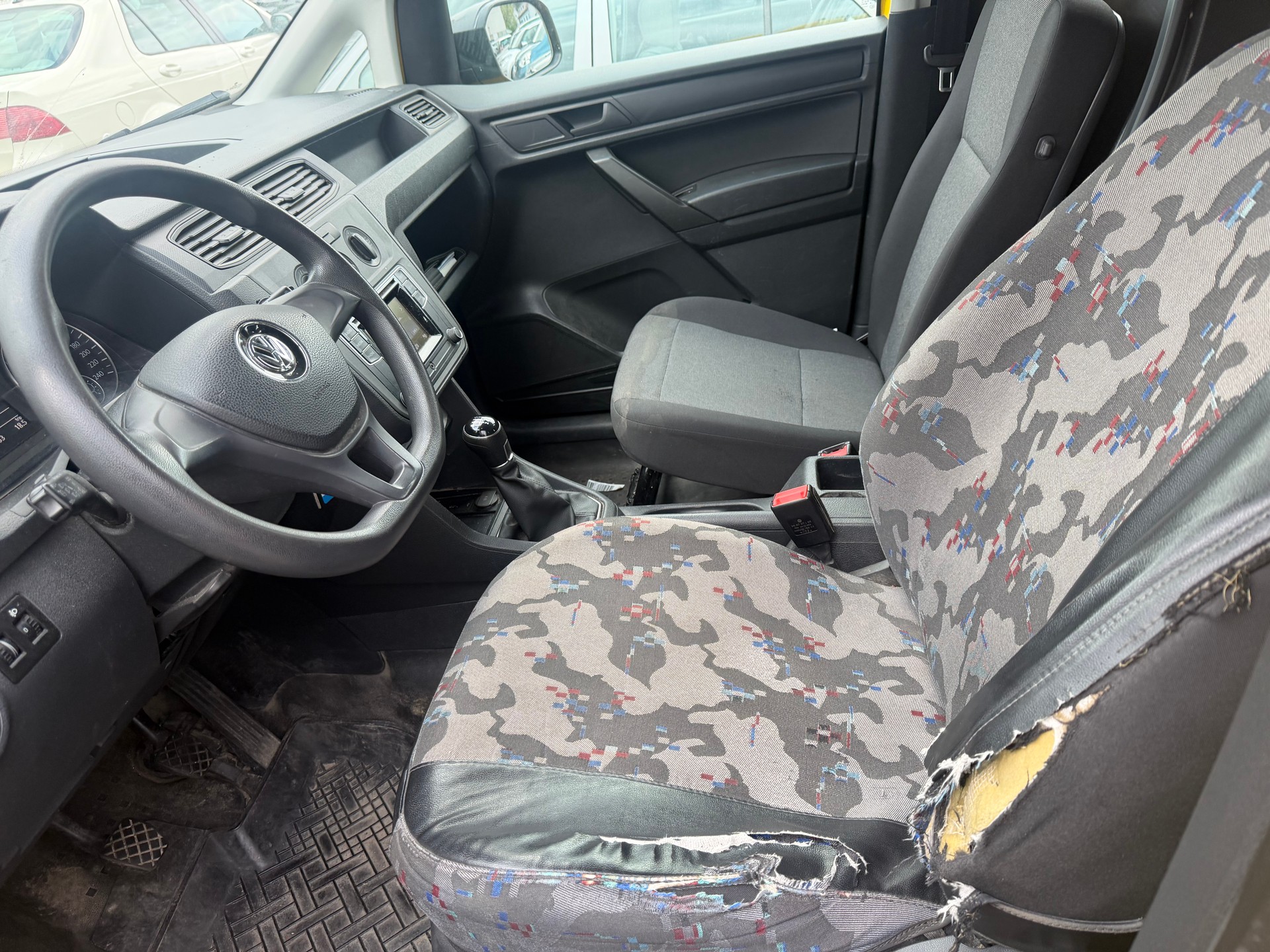 VW Caddy 2.0TDI 4Motion BlueMotion Technology-image-5