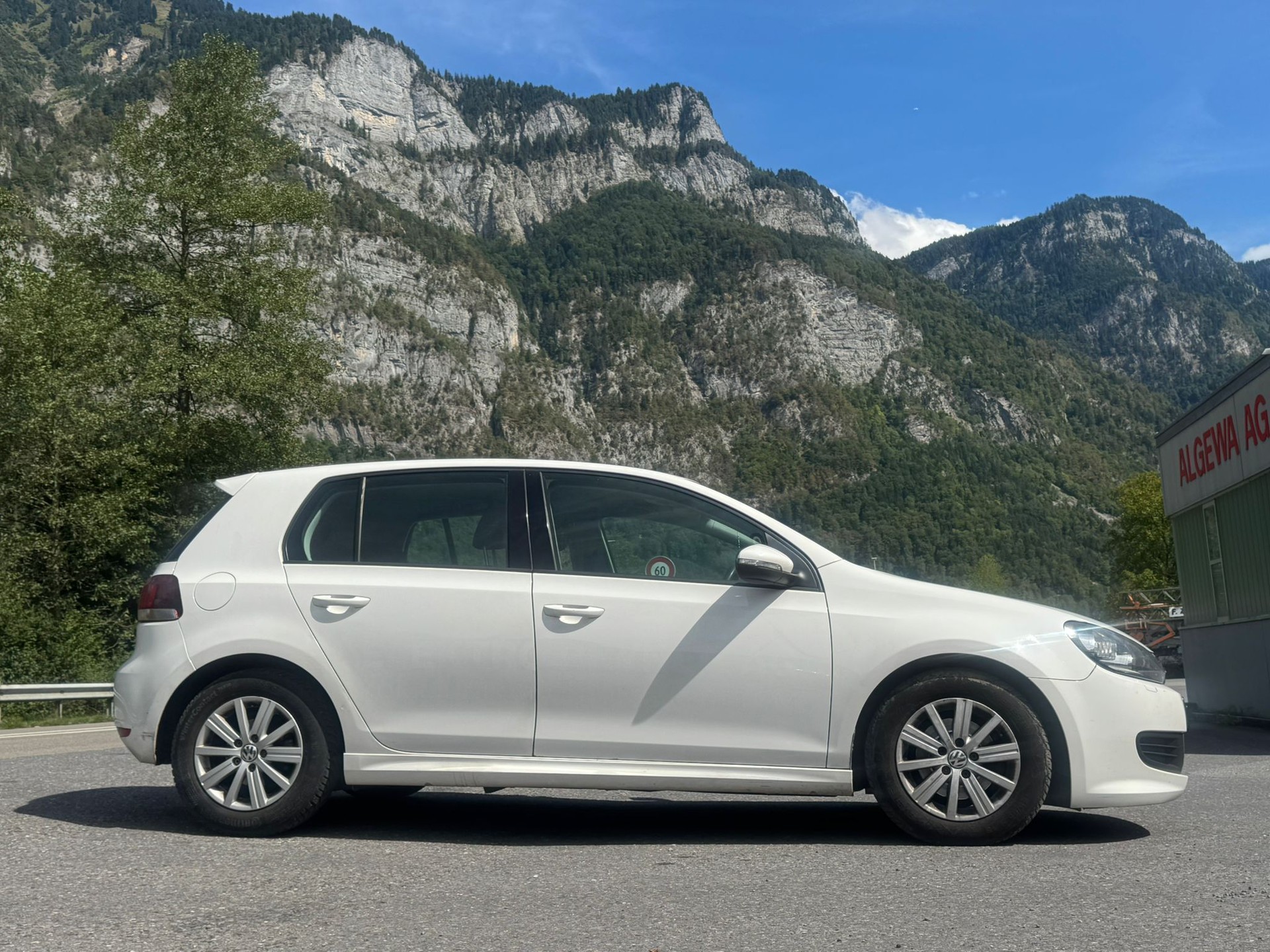 VW Golf 1.6 TDI BlueMotion Trendline-image-9
